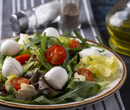 Mediterraner Salat mit Mozarella