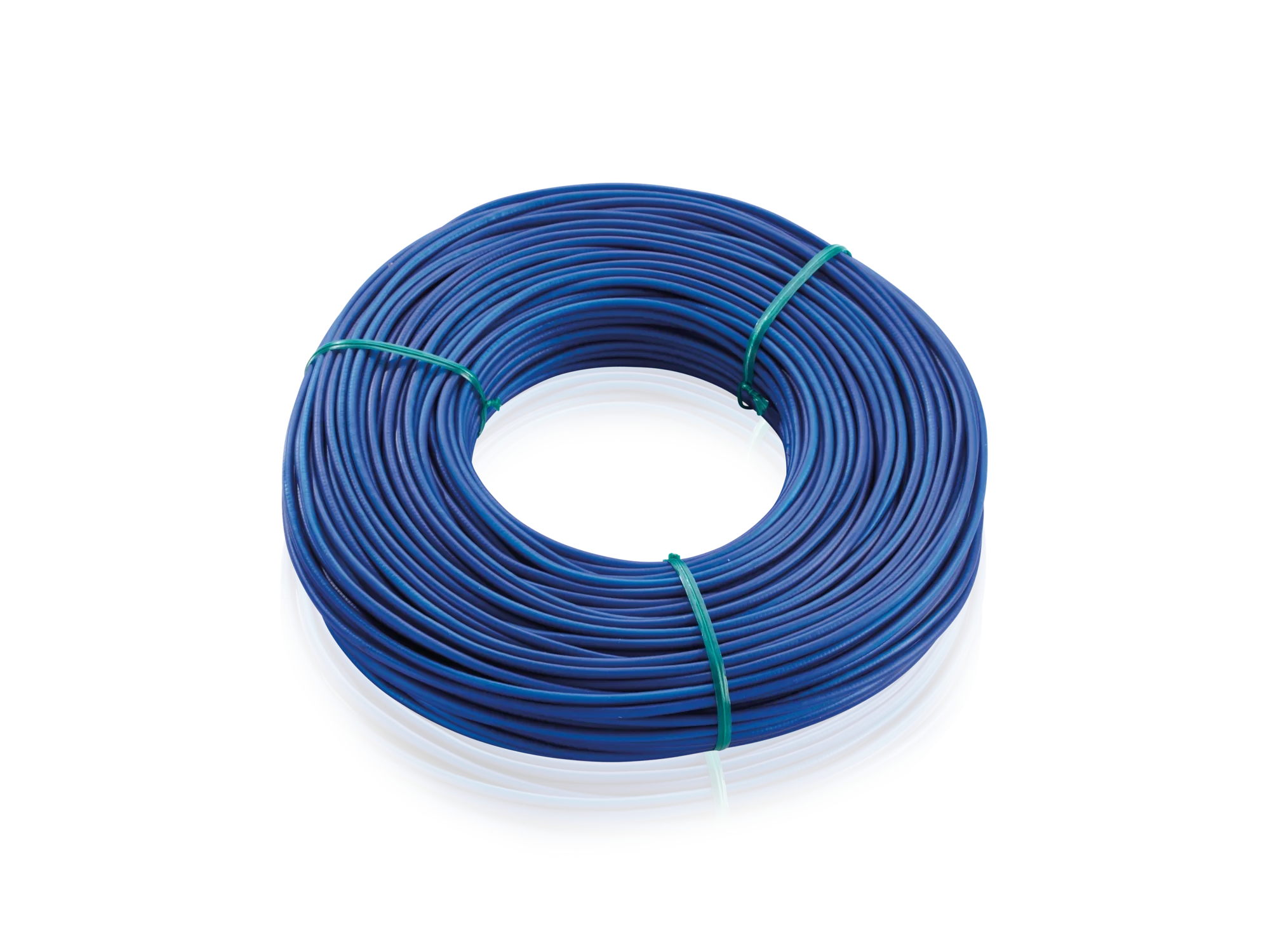 Een blauwe vervangende waslijnbundel met een lengte van 62 meter, netjes opgerold en vastgezet met groene riemen. Ideaal voor de online shop.