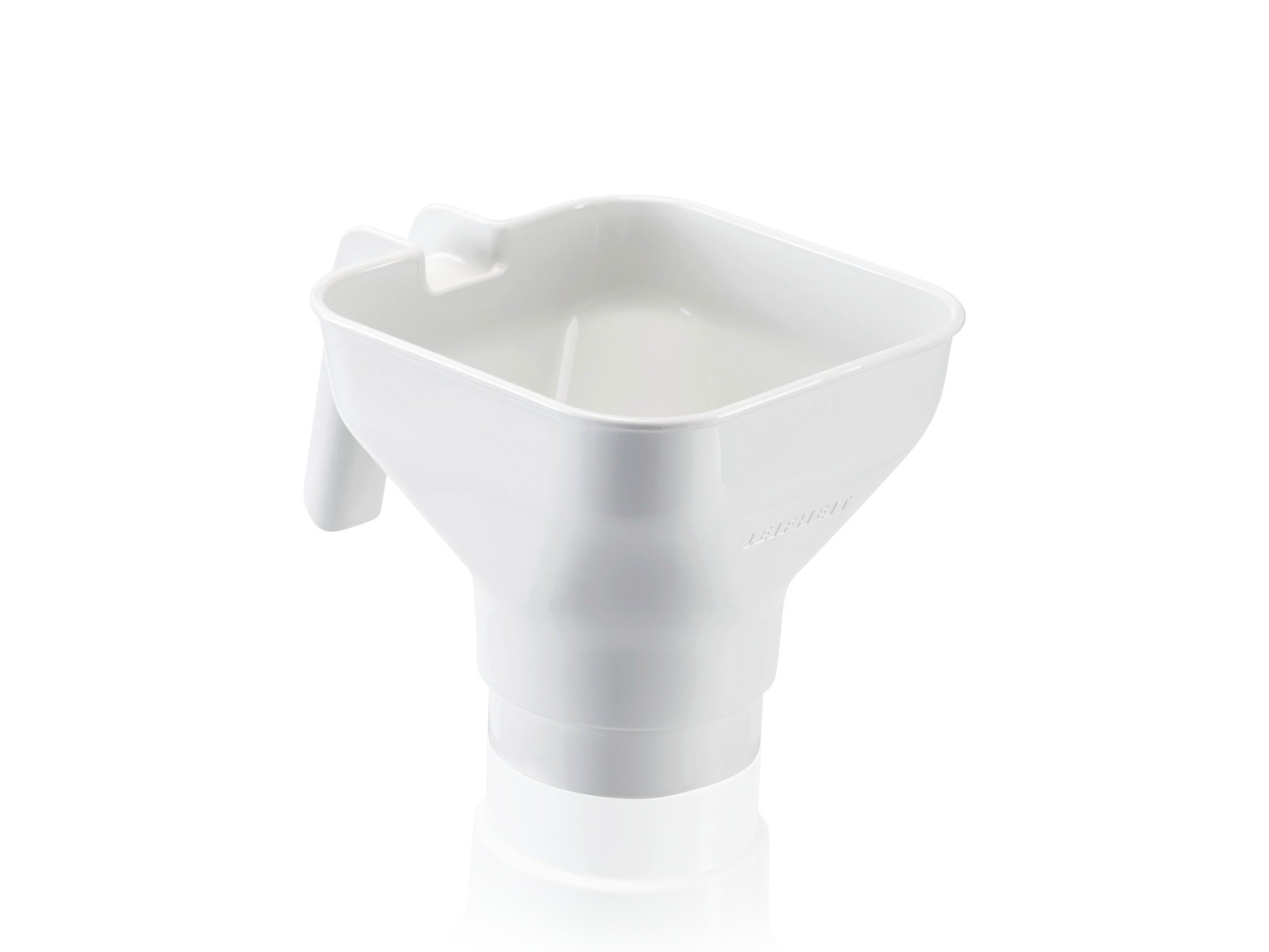 Een witte plastic trechter met vierkante opening en handvat. Ideaal voor het eenvoudig en precies decanteren van vloeistoffen in smalle potjes.