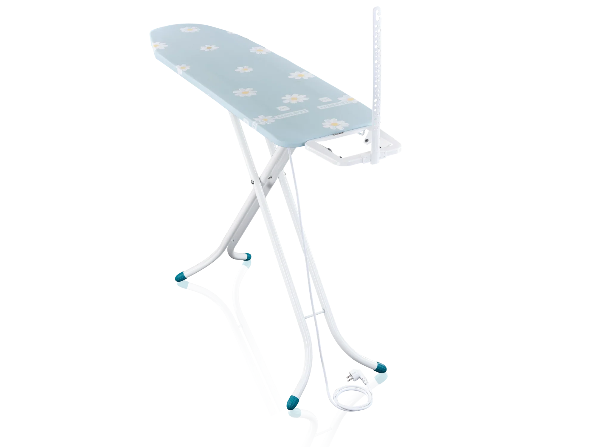 Bügelbrett Leifheit Classic M Compact Plus mit blauer, blumengemusterter Bügelfläche. Es hat weiße Beine mit türkisfarbenen Akzenten und eine integrierte Kabelhalterung.