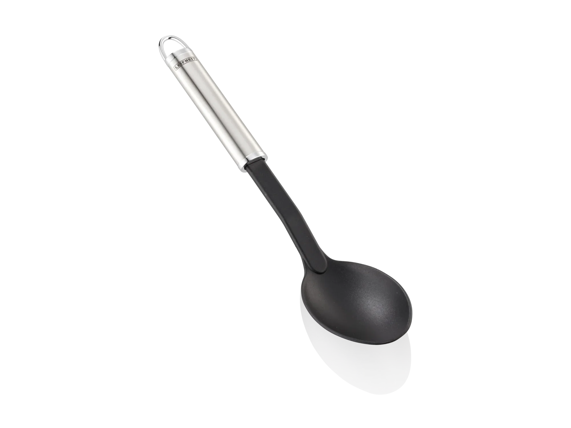 Nylon opscheplepel met ergonomisch handvat. Ideaal voor het opdienen van soepen en stoofschotels. Hittebestendig en zacht voor gecoat kookgerei.