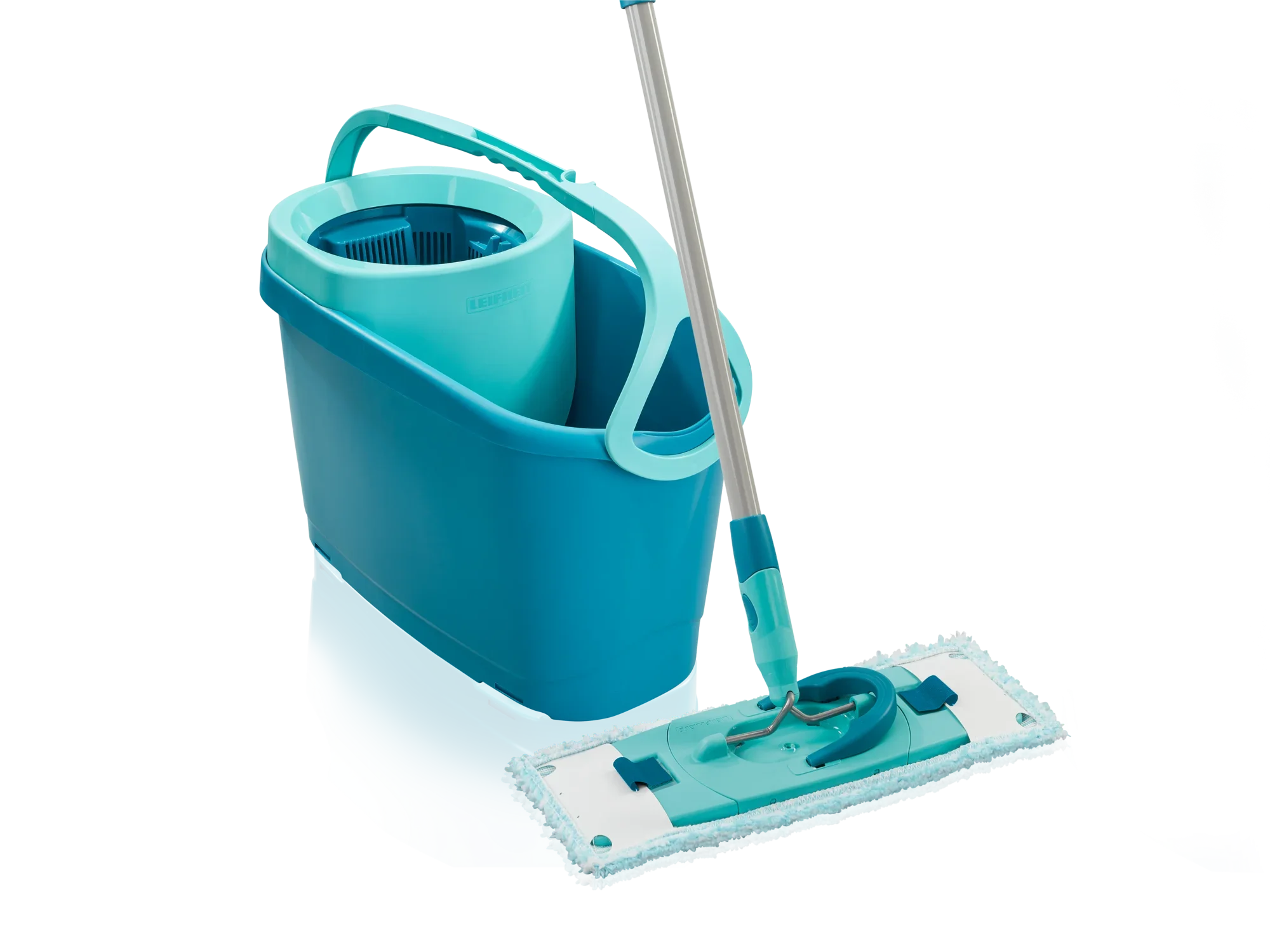 Ein Set bestehend aus einem blauen Eimer mit Schleudermechanismus und einem passenden Wischmopp. Ideal für die gründliche Reinigung von Böden. Das CLEAN TWIST M Ergo System erleichtert das Auswringen ohne Bücken.