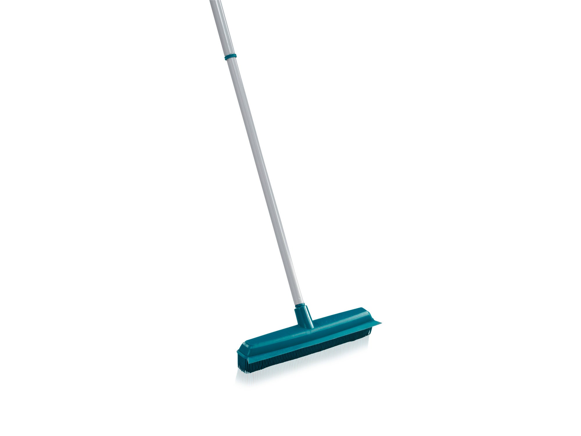 Un balai vert Suprabesen avec un long manche, idéal pour nettoyer efficacement les sols. Le balai est doté de poils robustes et convient à une utilisation à l'intérieur et à l'extérieur.