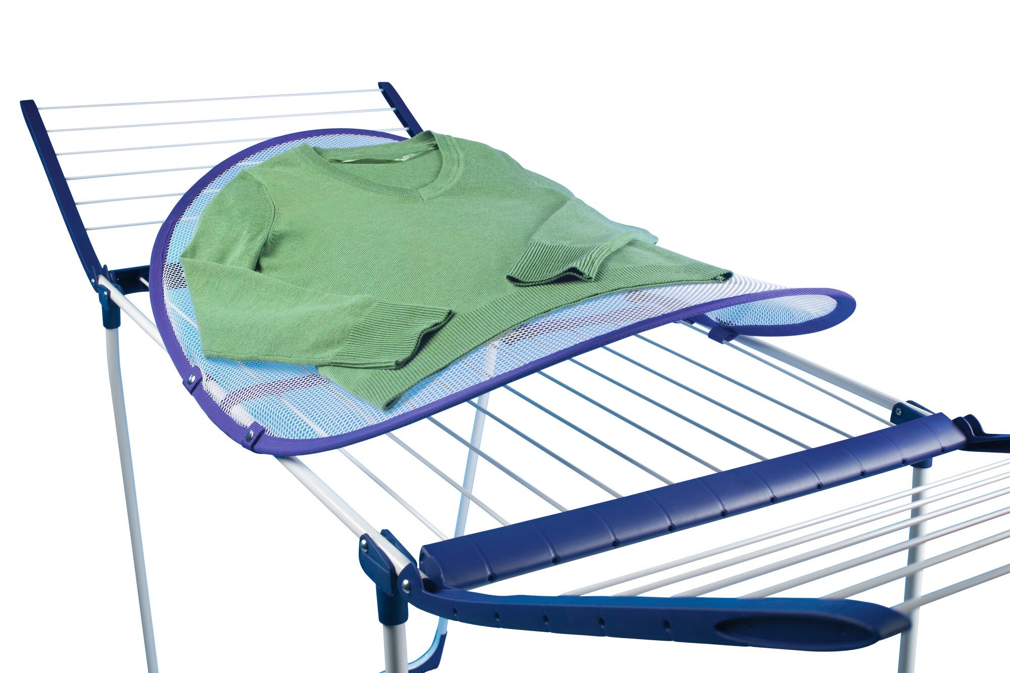 Sensitive Air droognet: Een groene trui ligt op een droognet dat bevestigd is aan een droogrek. Het net beschermt delicate kleding tijdens het drogen.