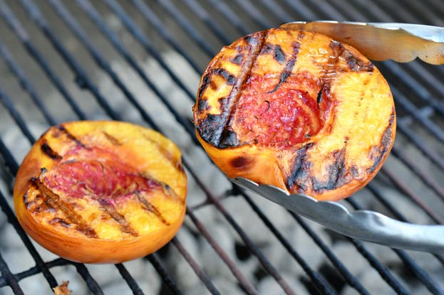 Gegrillte Pfirsiche - süßer Nachtisch vom Grill