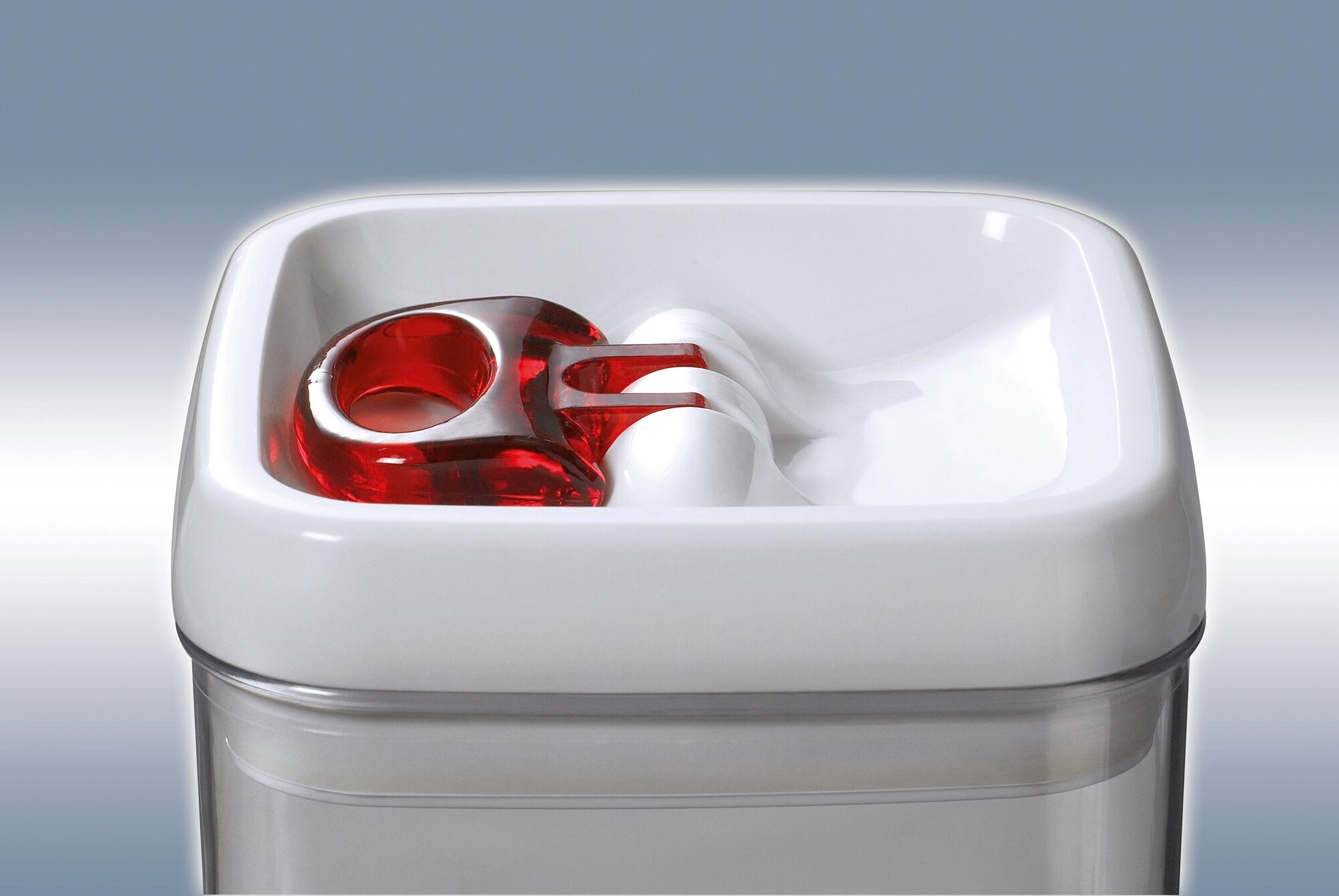 Ein rechteckiger Vorratsbehälter "Fresh and Easy" mit 400 ml Fassungsvermögen. Der Behälter hat einen weißen Deckel mit einem roten Verschlussmechanismus. Ideal für die Aufbewahrung von Lebensmitteln.
