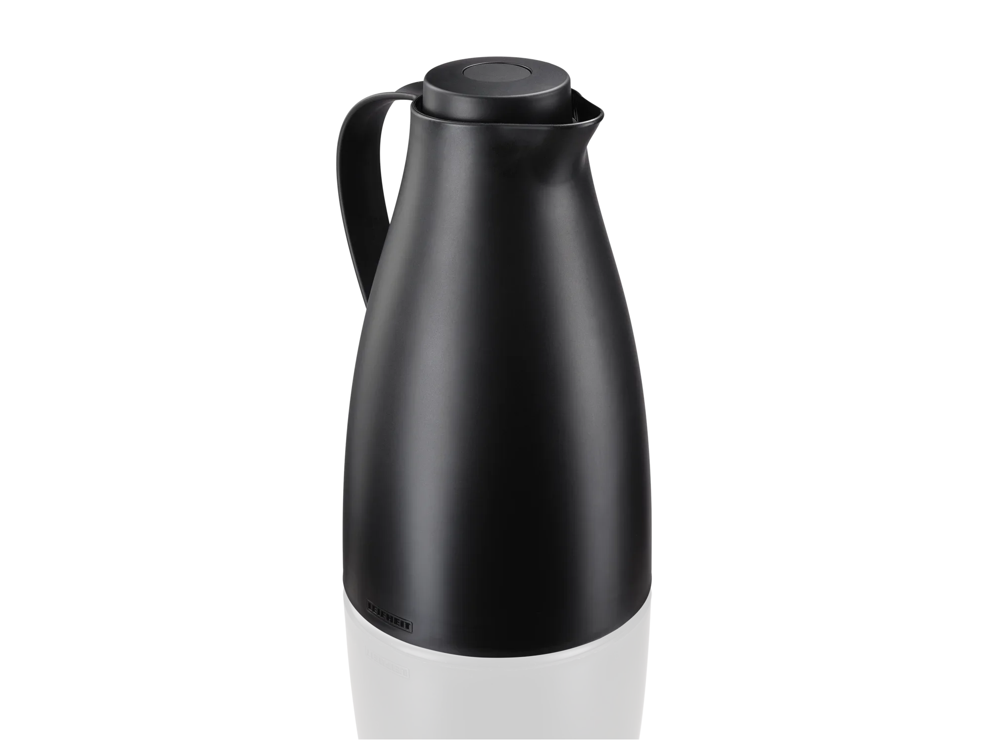 Harmonic isoleerkan in elegant zwart. De kan heeft een modern ontwerp met een ergonomisch handvat en een praktische schenktuit. Ideaal voor warme en koude dranken.