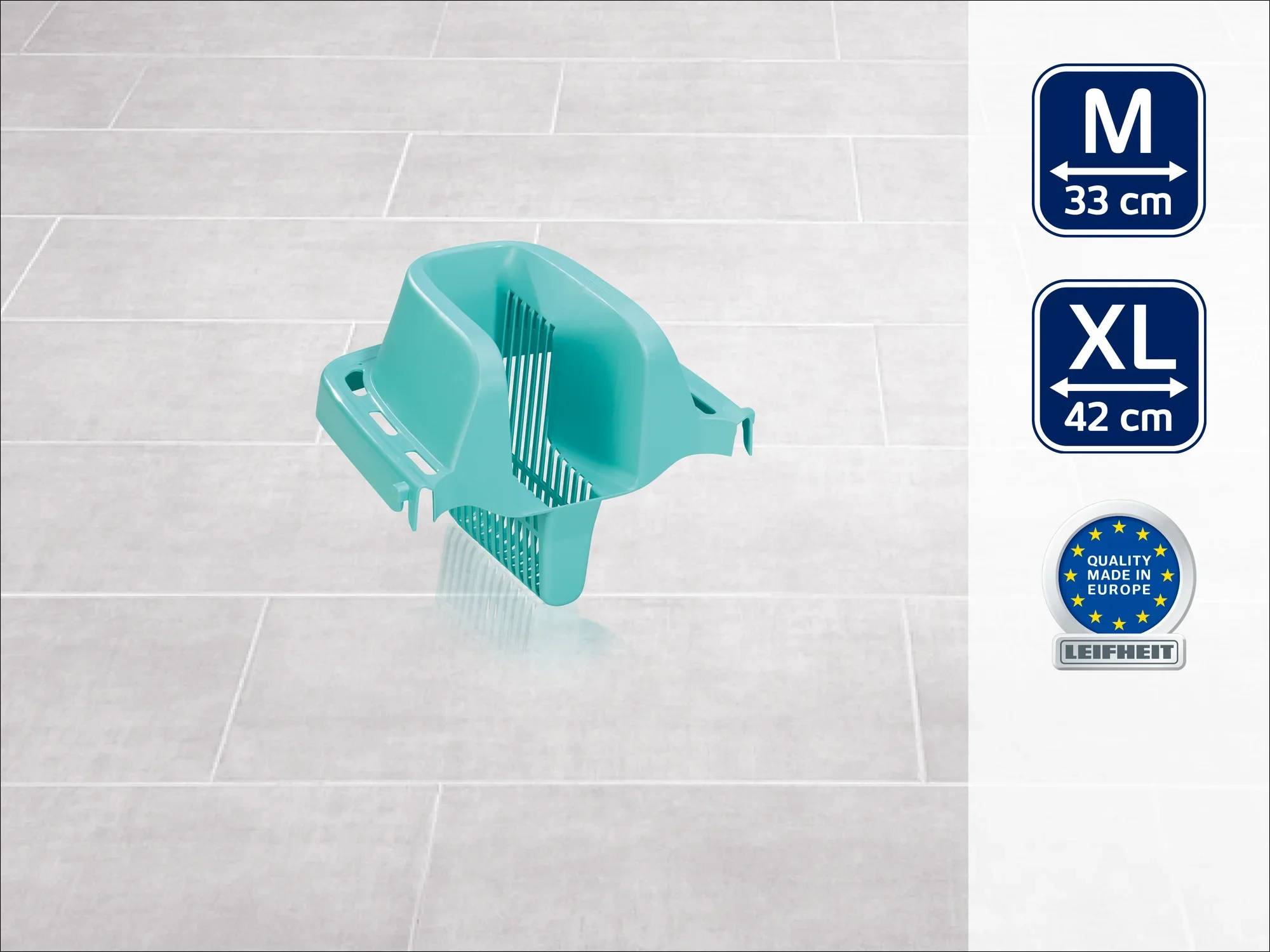 Un secchio turchese con strizzatore integrato per mop. Disponibile nelle misure M (33 cm) e XL (42 cm). Marchio di qualità: Made in Europe. Ideale per una pulizia efficiente.