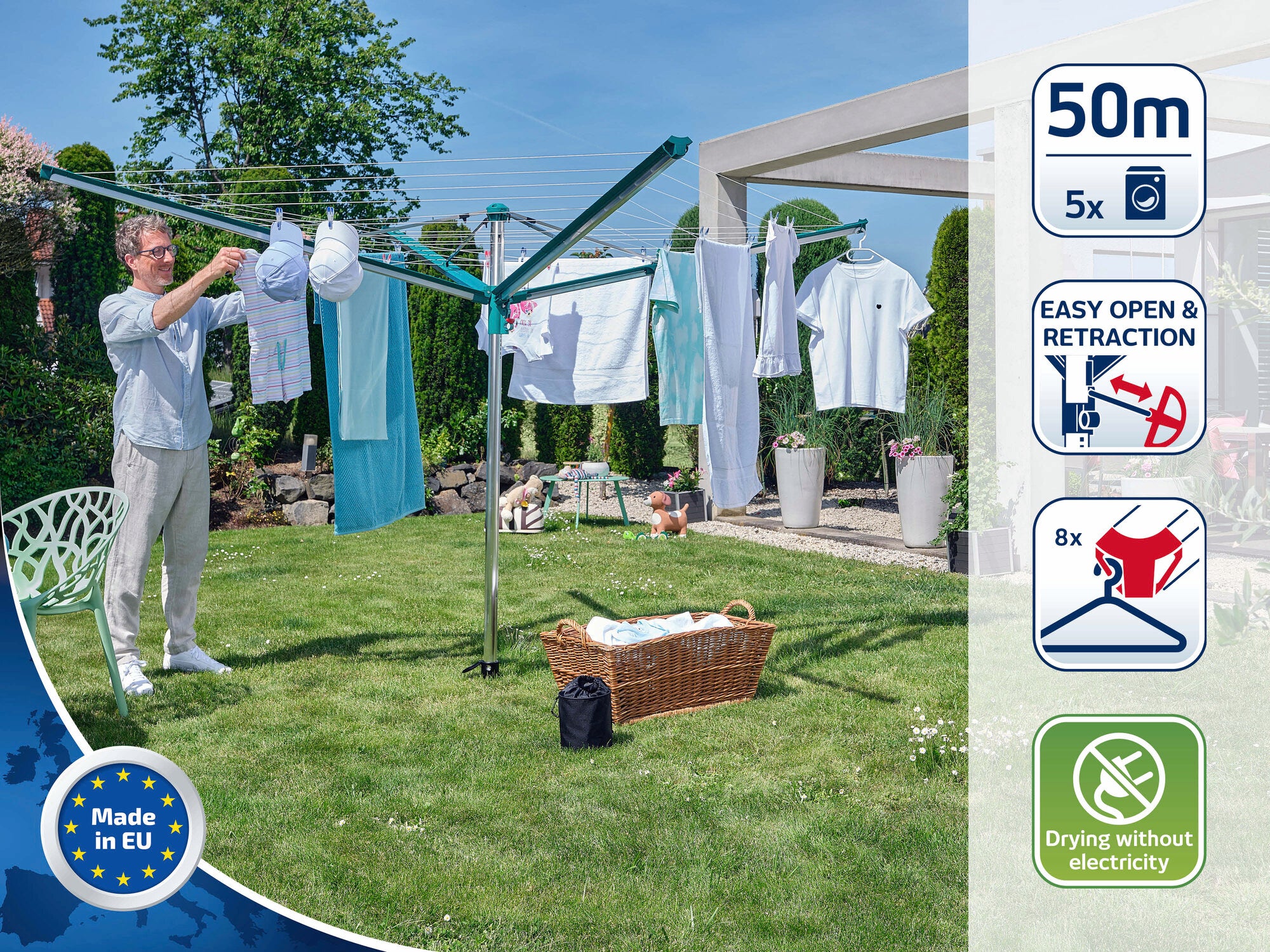 Ein Mann hängt Wäsche auf einem Leifheit Linomatic 500 Deluxe Wäscheschirm im Garten auf. Der Schirm bietet 50 Meter Leinenlänge, ist leicht zu öffnen und zu schließen und benötigt keinen Strom.