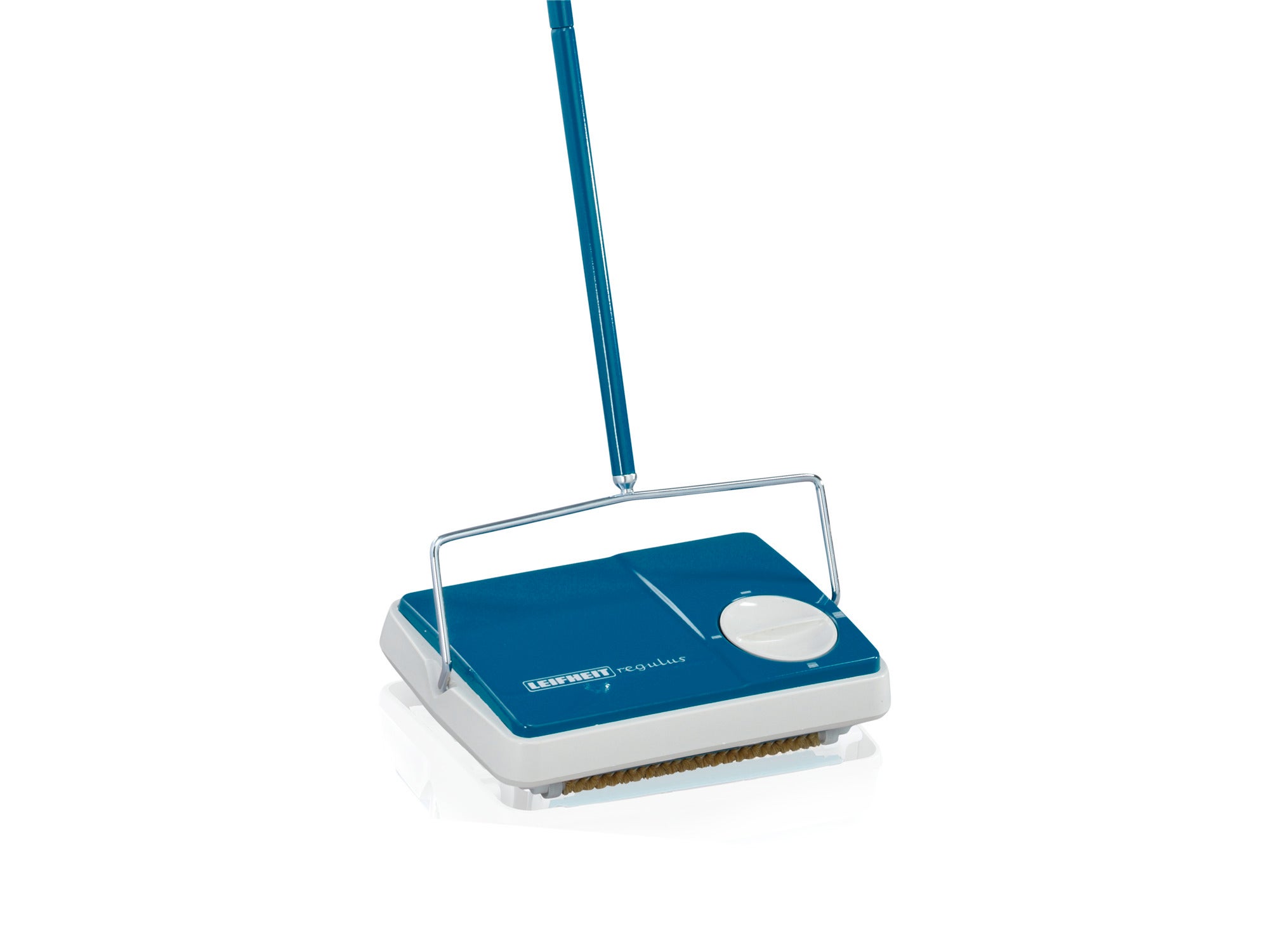 Escoba Regulus en turquesa. Un dispositivo de limpieza manual con un mango estable y un diseño compacto, ideal para limpiar rápidamente alfombras.