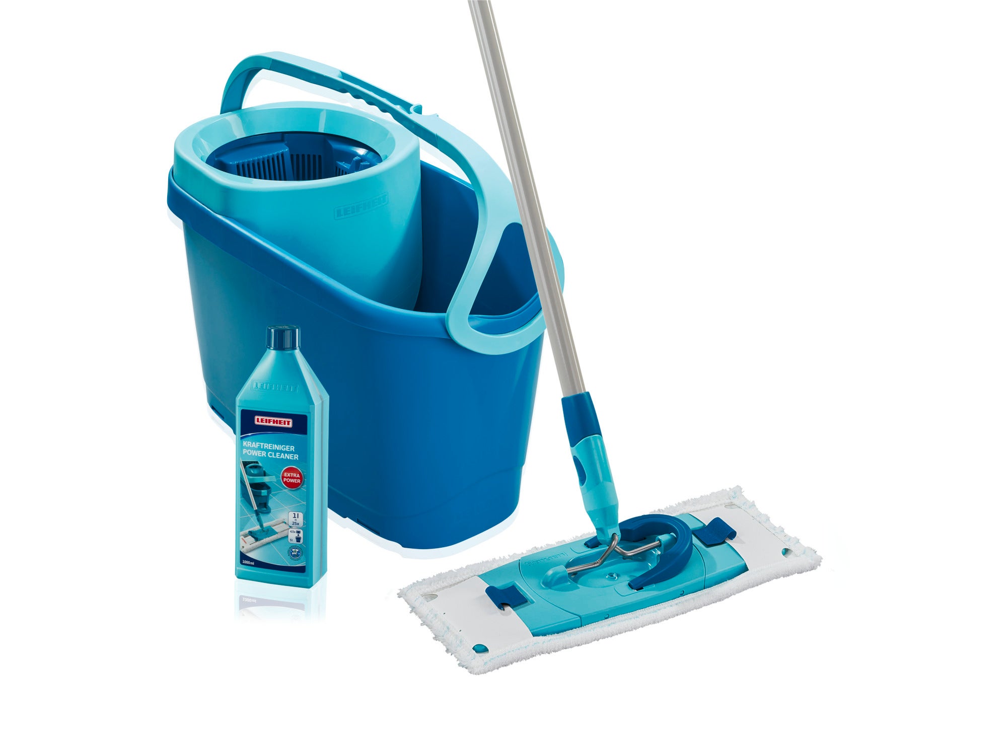 Set CLEAN TWIST M Ergo micro duo mit Kraftreiniger. Das Bild zeigt einen Eimer mit Schleudermechanismus, einen Wischmopp und eine Flasche Reinigungsmittel. Ideal für gründliche Bodenreinigung.