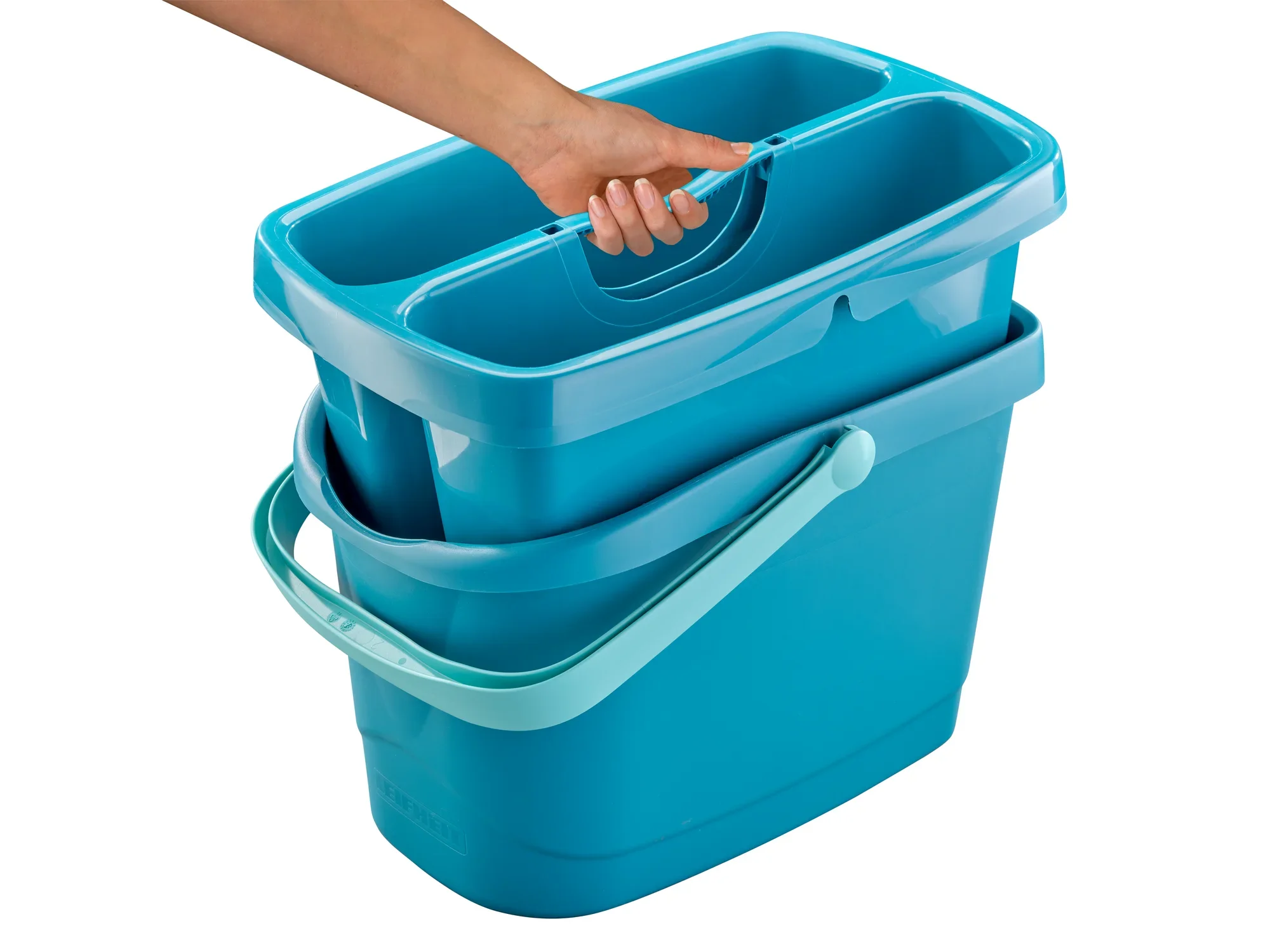 Een blauwe emmer met twee compartimenten en een ergonomisch handvat voor eenvoudig gebruik. Ideaal voor gebruik met het Profi XL schoonmaaksysteem.
