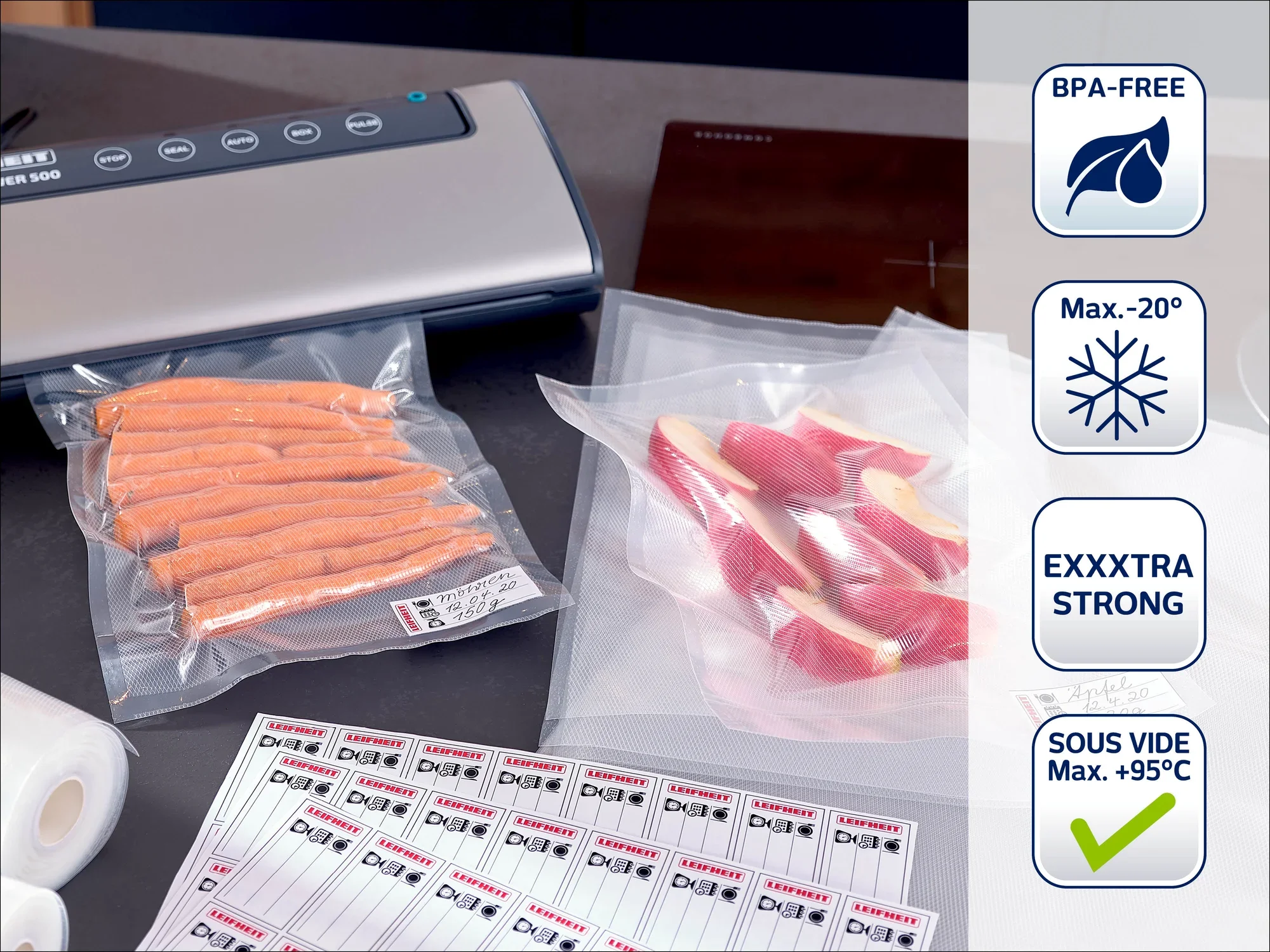 Macchina sottovuoto con alimenti sottovuoto: a sinistra un apparecchio, accanto carote e fette di mela sottovuoto. I simboli indicano assenza di BPA, max -20 °C, extra resistente e sous vide fino a +95 °C.