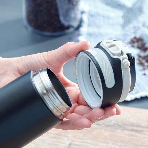 Livole Thermosbeker 1200 ml met deksel en rietje, roestvrij staal met handvat, dubbelwandig om mee te nemen, vacuüm thermosbeker voor camping, sport, auto, kantoor, gebroken wit Livole Thermosbeker 1200 ml met deksel en rietje, roestvrij staal met handvat, dubbelwandig om mee te nemen, vacuüm thermosbeker voor camping, sport, auto, kantoor, gebroken wit