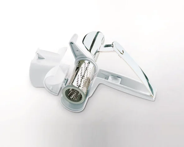 Râpe à fromage en acier inoxydable avec poignée ergonomique. Idéale pour râper les fromages à pâte dure. Son design compact permet une utilisation et un nettoyage faciles. Parfaite pour un usage quotidien dans la cuisine.