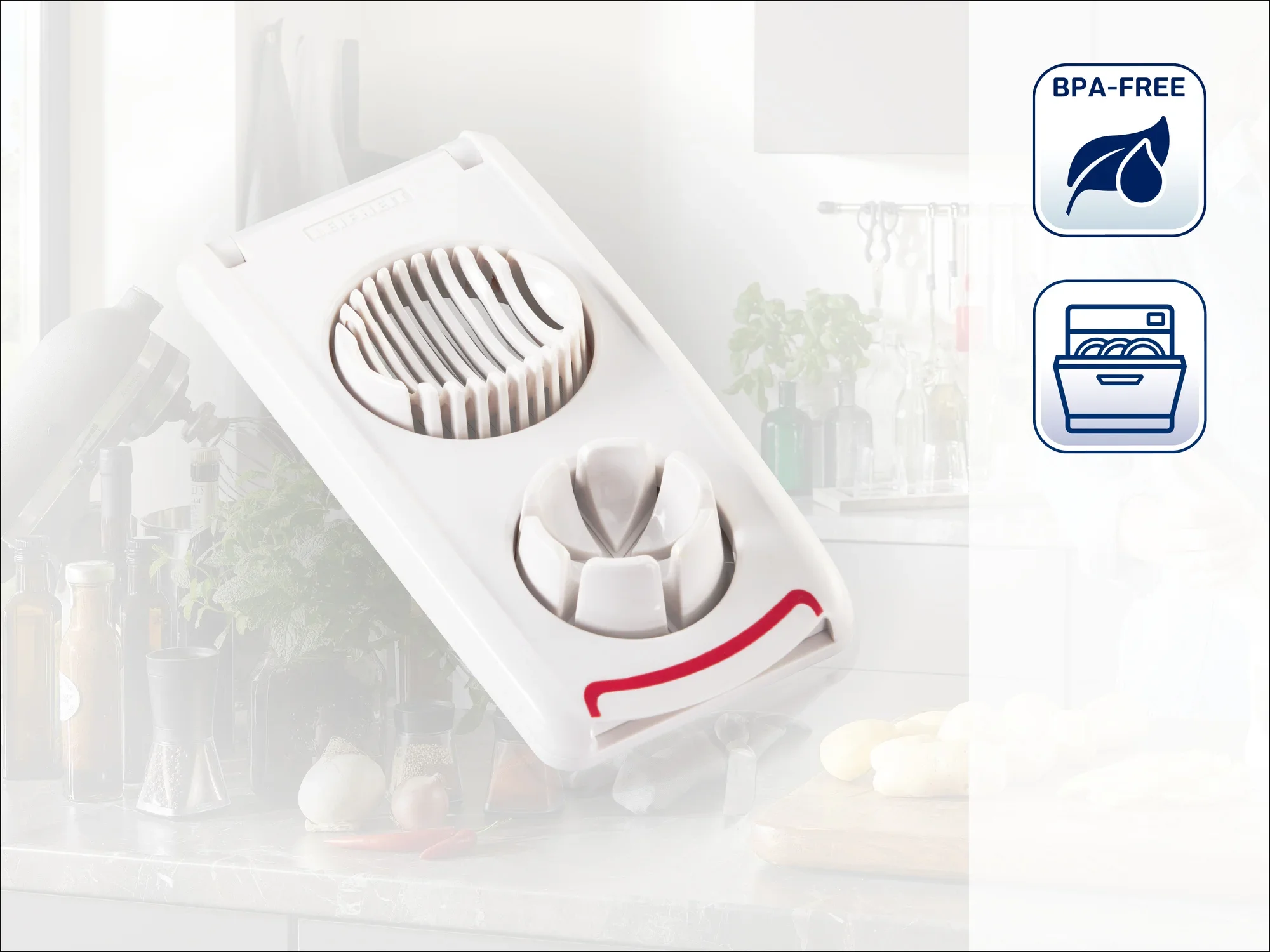 Biały gadżet kuchenny z dwiema funkcjami cięcia, idealny do krojenia i siekania warzyw. Nie zawiera BPA i nadaje się do mycia w zmywarce, idealny do nowoczesnej kuchni.