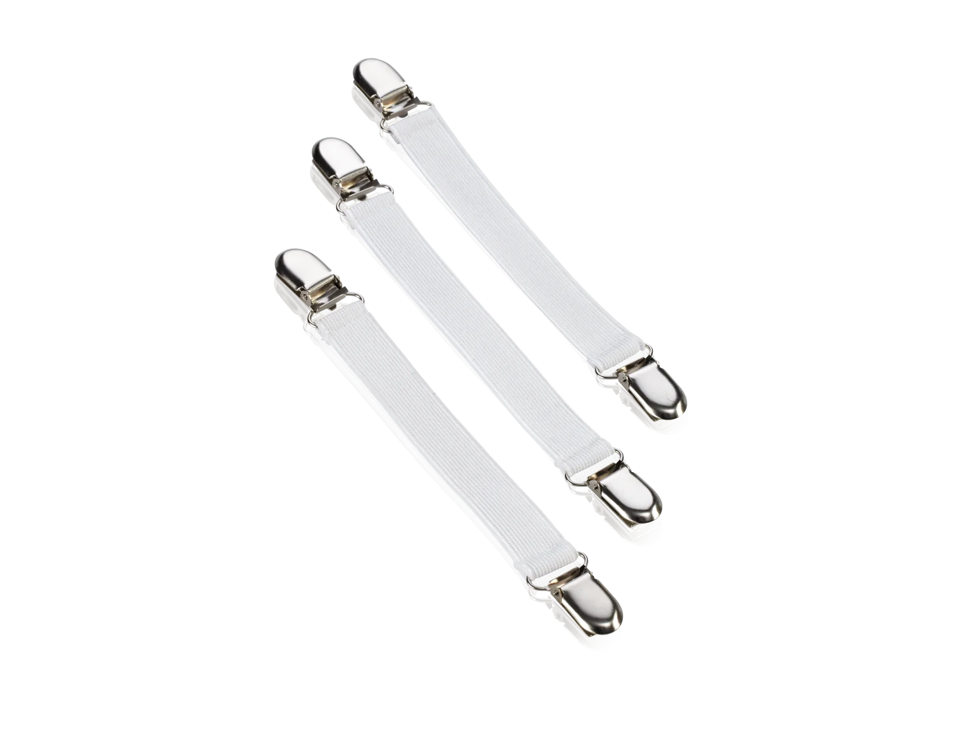 Drie witte strijkplankklemmen met zilveren clips op een witte achtergrond. Ideaal om de hoes van een strijkplank stevig op zijn plaats te houden en kreuken te voorkomen.