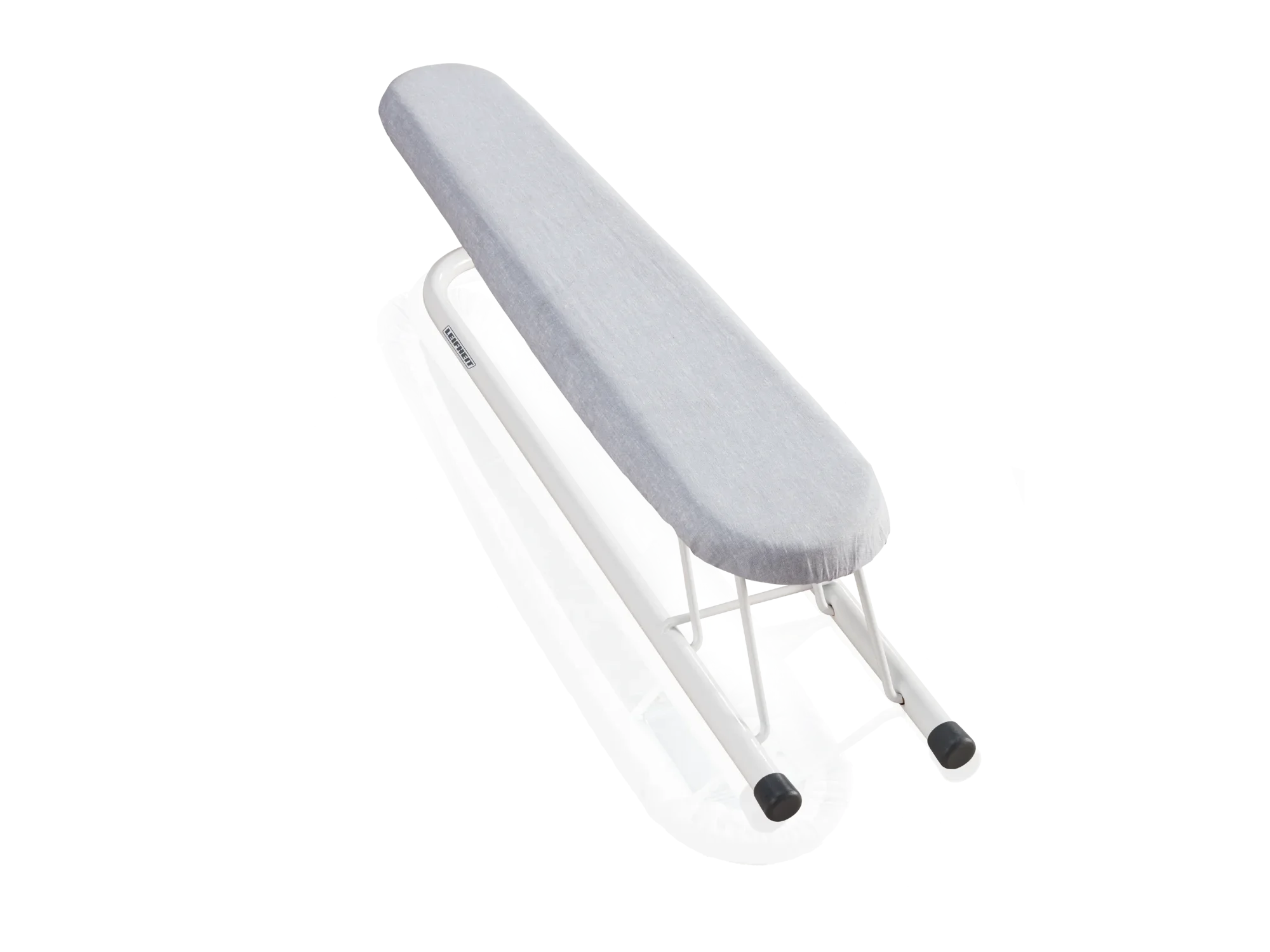 Mouwenplank met grijze hoes en stevige metalen constructie. Ideaal voor het strijken van overhemdsmouwen en klein textiel. Compact en ruimtebesparend, perfect voor thuis.
