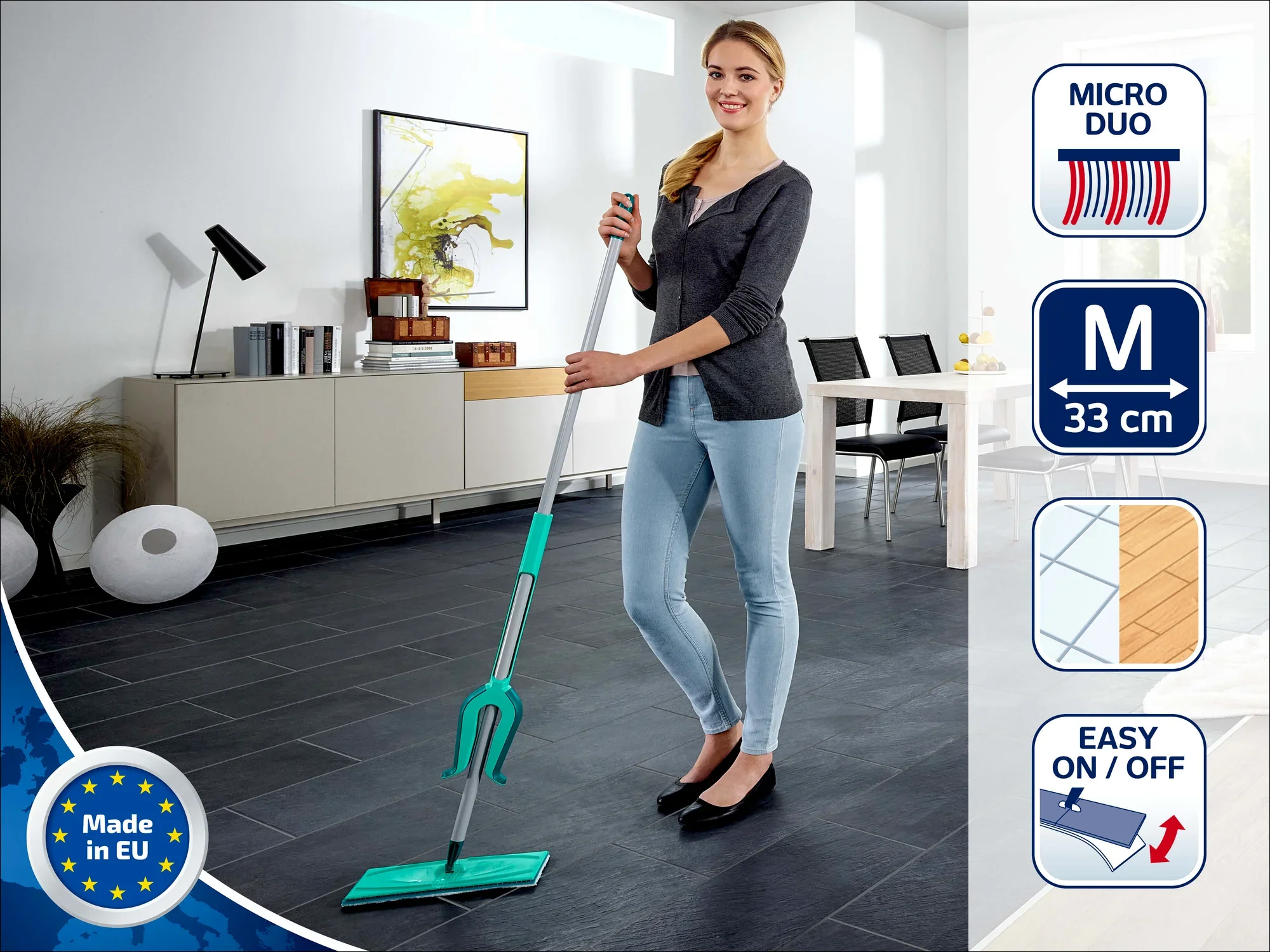 Eine Frau wischt den Boden mit dem Leifheit Bodenwischer Picobello M micro duo. Der Wischer hat eine Breite von 33 cm und ist mit einem einfach zu bedienenden Klicksystem ausgestattet. Im Hintergrund ist ein modernes Wohnzimmer mit Möbeln zu sehen.
