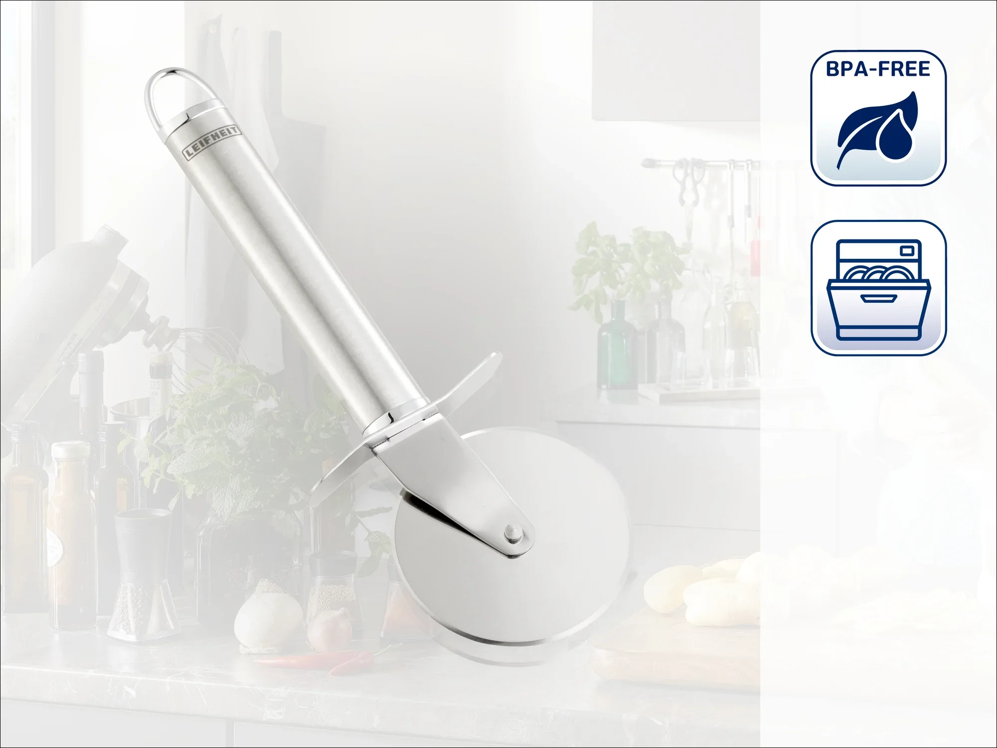 Cortador de pizza de acero inoxidable con mango ergonómico, ideal para cortar con precisión. Apto para el lavavajillas y sin BPA, perfecto para el uso diario en la cocina.