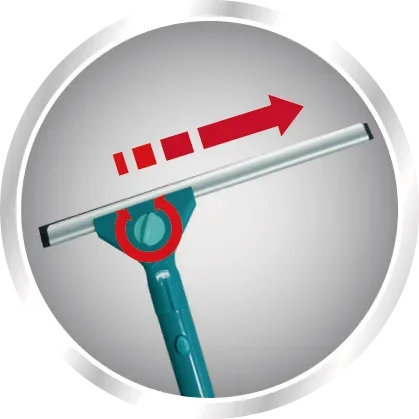 Ściągaczka do okien WetDry z uchwytem teleskopowym w akcji. Ściągaczka porusza się zgodnie z czerwoną strzałką, podkreślając elastyczność zastosowania i łatwość obsługi.