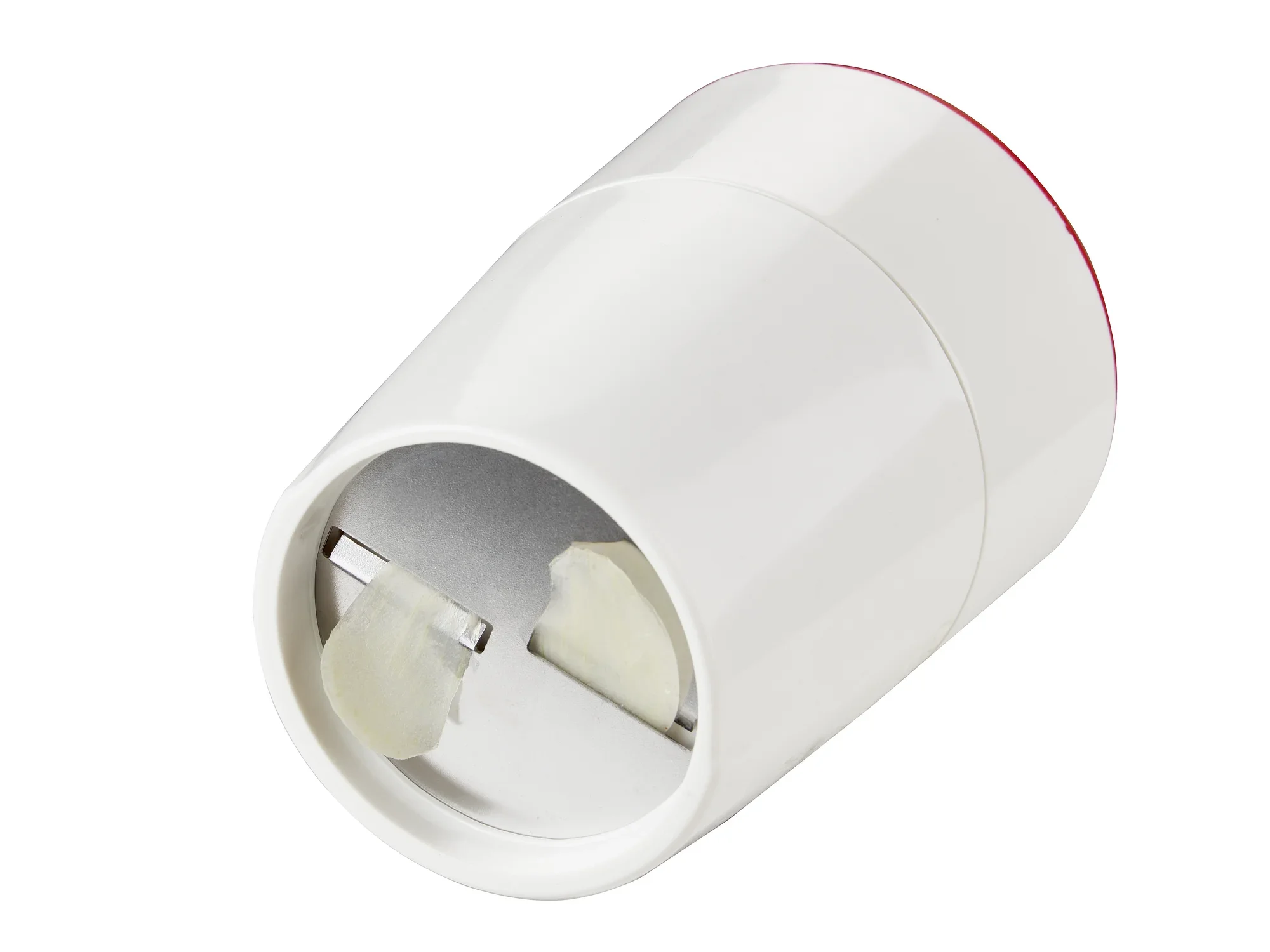 Knoflooksnijder in wit met scherpe messen, ideaal om snel en efficiënt knoflookteentjes te snijden. Compact ontwerp voor eenvoudig gebruik.