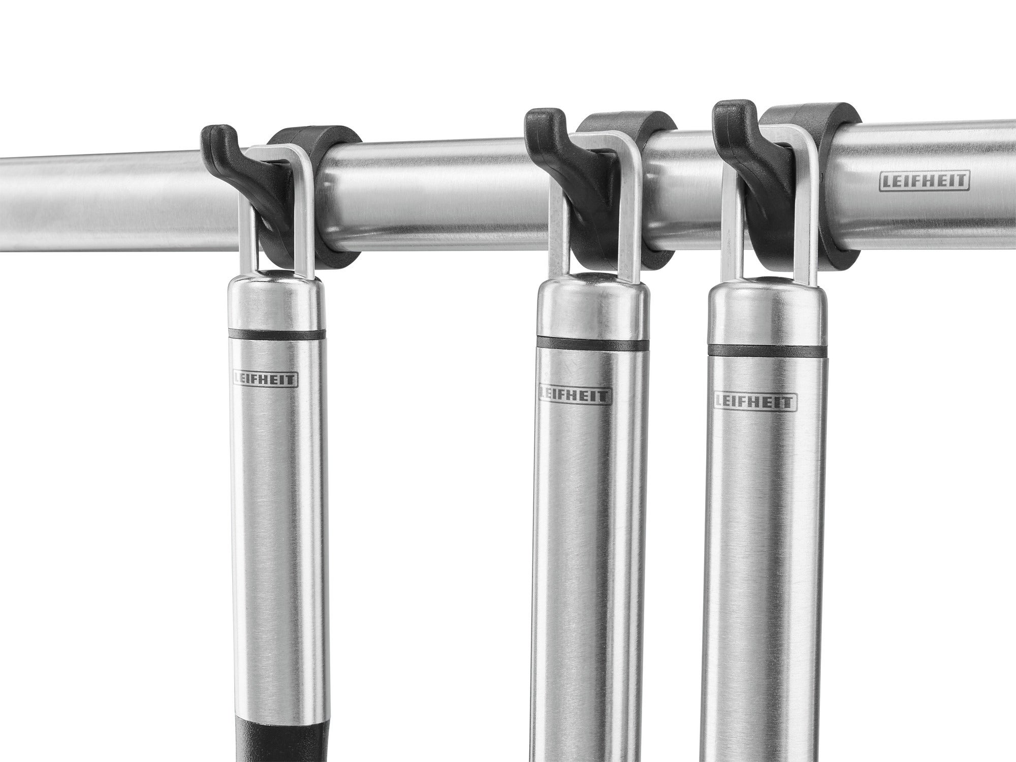 Hakenleiste von Leifheit mit vier stabilen Haken, die an einer Metallstange befestigt sind. Ideal zum Aufhängen von Küchenutensilien, robust und funktional im Design.