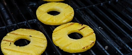 Gegrillte Ananas-Donuts mit Frozen Kokos-Yoghurt