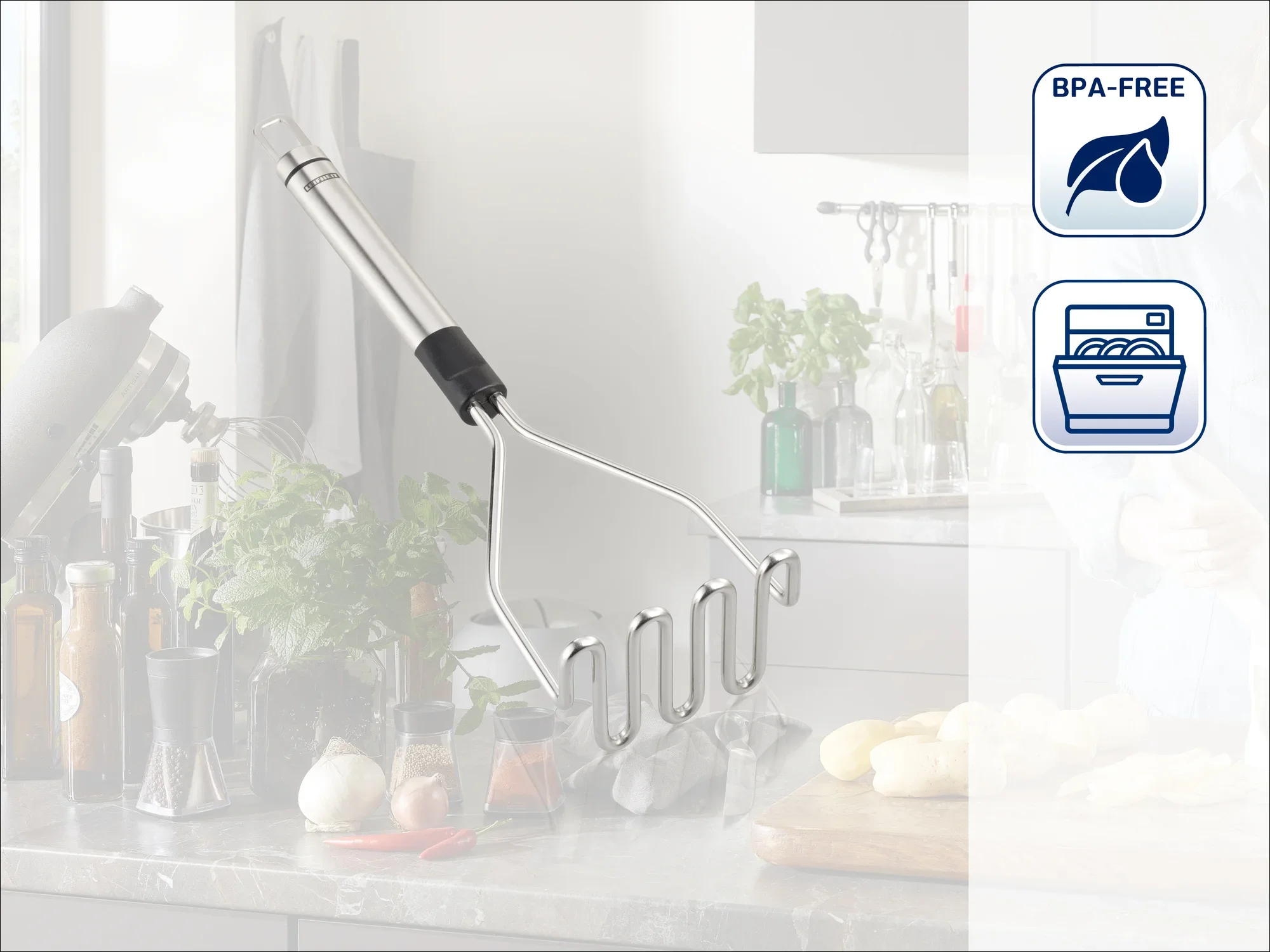 Tłuczek do ziemniaków ze stali nierdzewnej z ergonomicznym uchwytem, idealny do przygotowywania tłuczonych ziemniaków. Nadaje się do mycia w zmywarce i nie zawiera BPA, idealny do każdej kuchni.