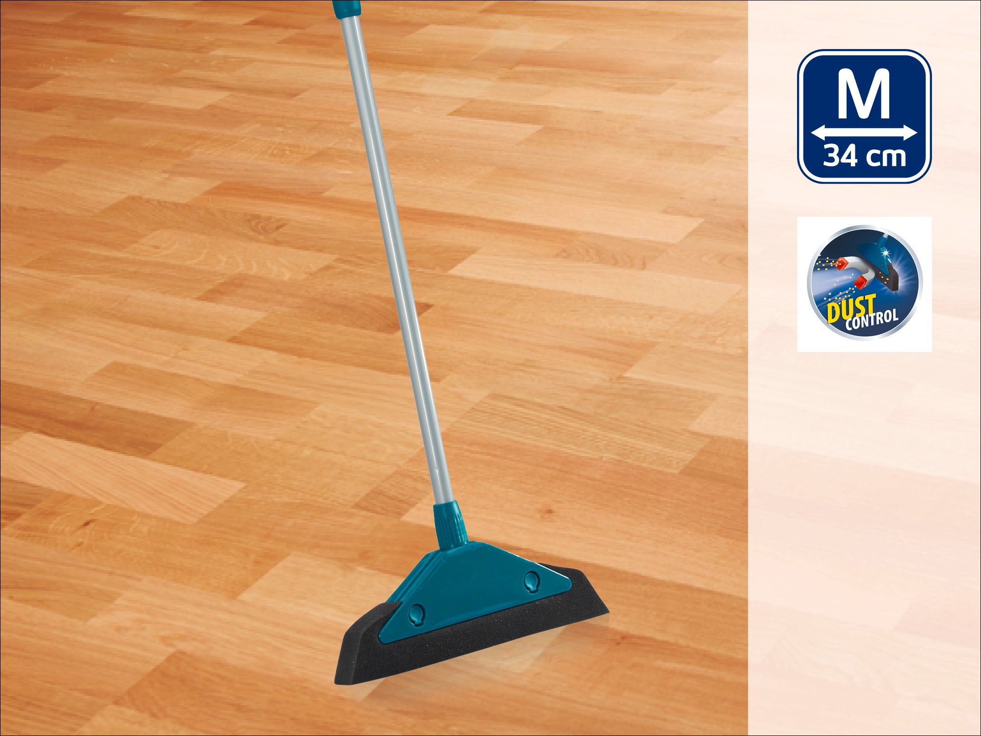 Een groene bezem met een zwarte rubberen lip op een houten vloer. Rechts op de foto een logo met het opschrift "Dust Control" en de maat "M 34 cm". Ideaal voor het verwijderen van stof.