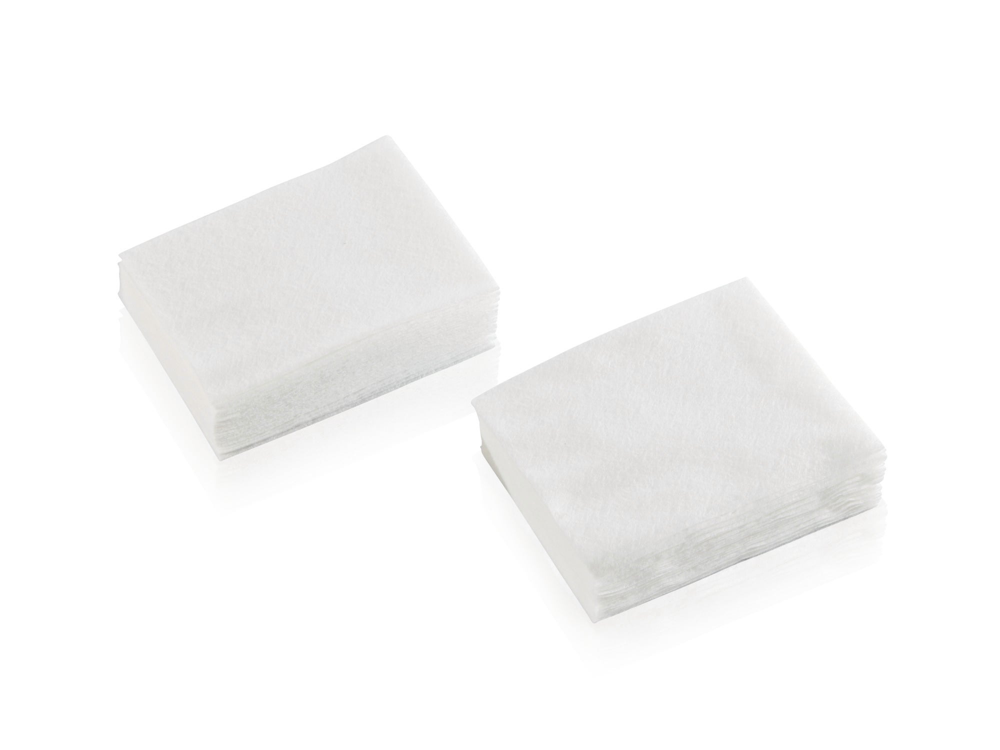 Dos paquetes de paños de limpieza Clean&Away, cada uno con 30 unidades, presentados sobre una superficie blanca. Ideales para eliminar el polvo y mantener la limpieza del hogar.