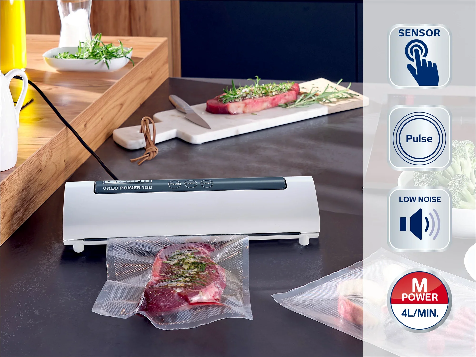 Zgrzewarka próżniowa zgrzewająca kawałek mięsa w torebce. Po prawej stronie znajdują się symbole czujnika, funkcji pulsu, niskiego poziomu głośności i mocy.