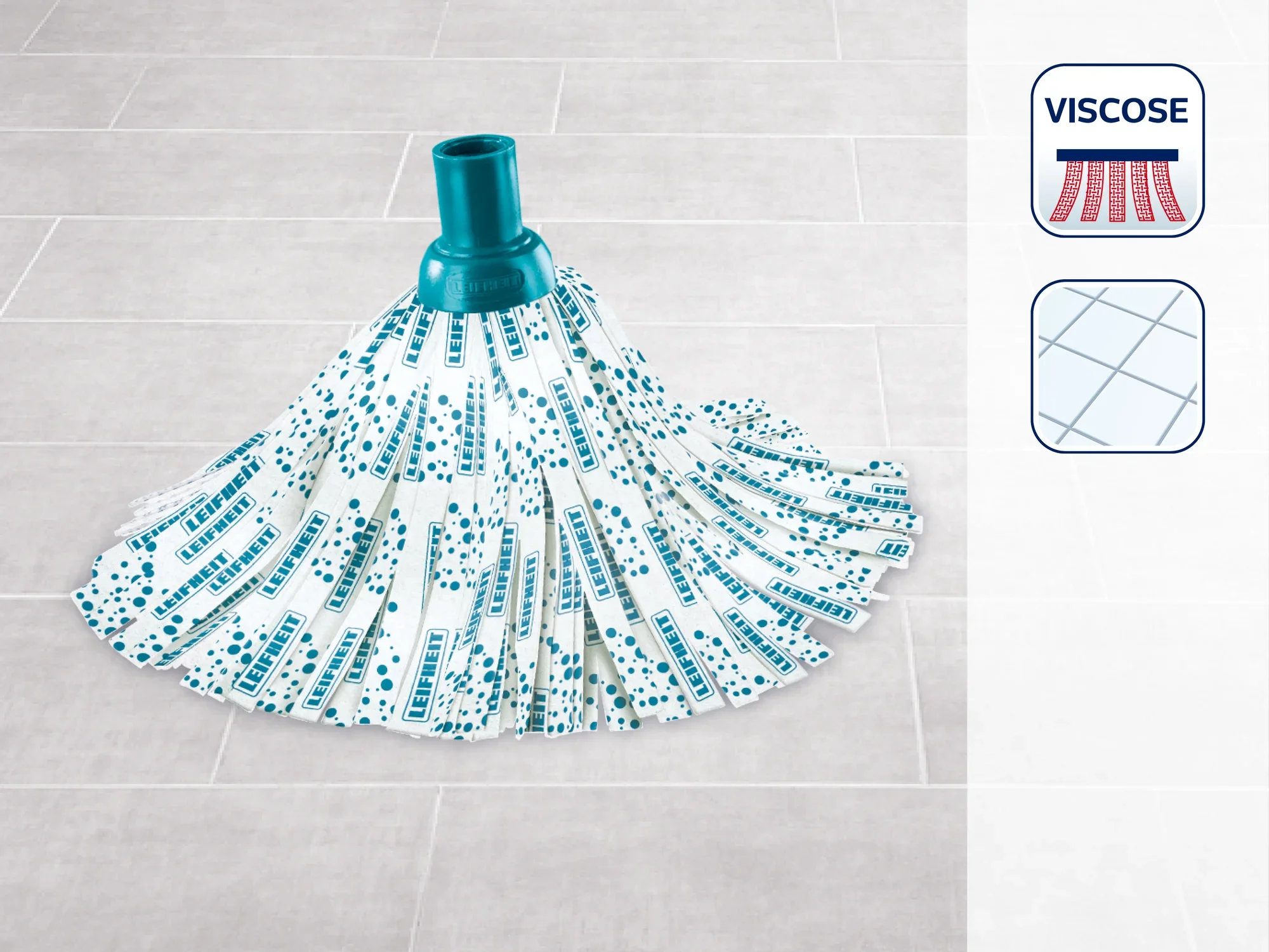 Une serpillière en viscose avec une poignée bleue est posée sur un sol carrelé gris clair. À droite, des symboles indiquent qu'il s'agit d'un matériau en viscose et que le produit est adapté au nettoyage des carreaux. Idéal pour un nettoyage efficace des