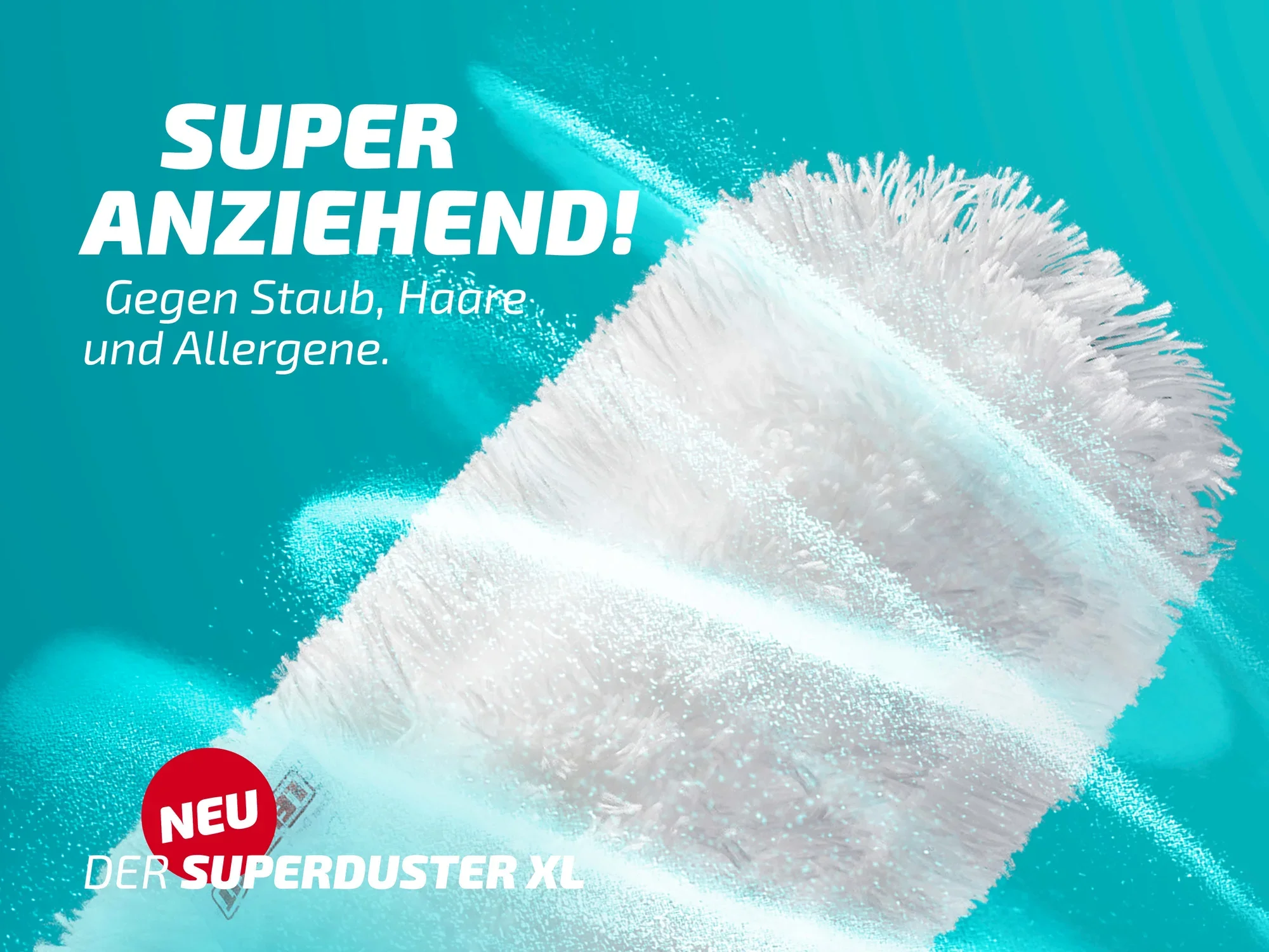 Der Leifheit Superduster XL ist ein Staubbezug, der effektiv gegen Staub, Haare und Allergene wirkt. Das Bild zeigt den weißen Bezug in Nahaufnahme mit dem Slogan "Super anziehend!".