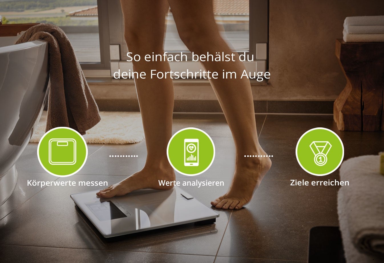 Person steht auf einer Waage im Badezimmer, um Koerperwerte zu messen, Werte zu analysieren und Ziele zu erreichen.