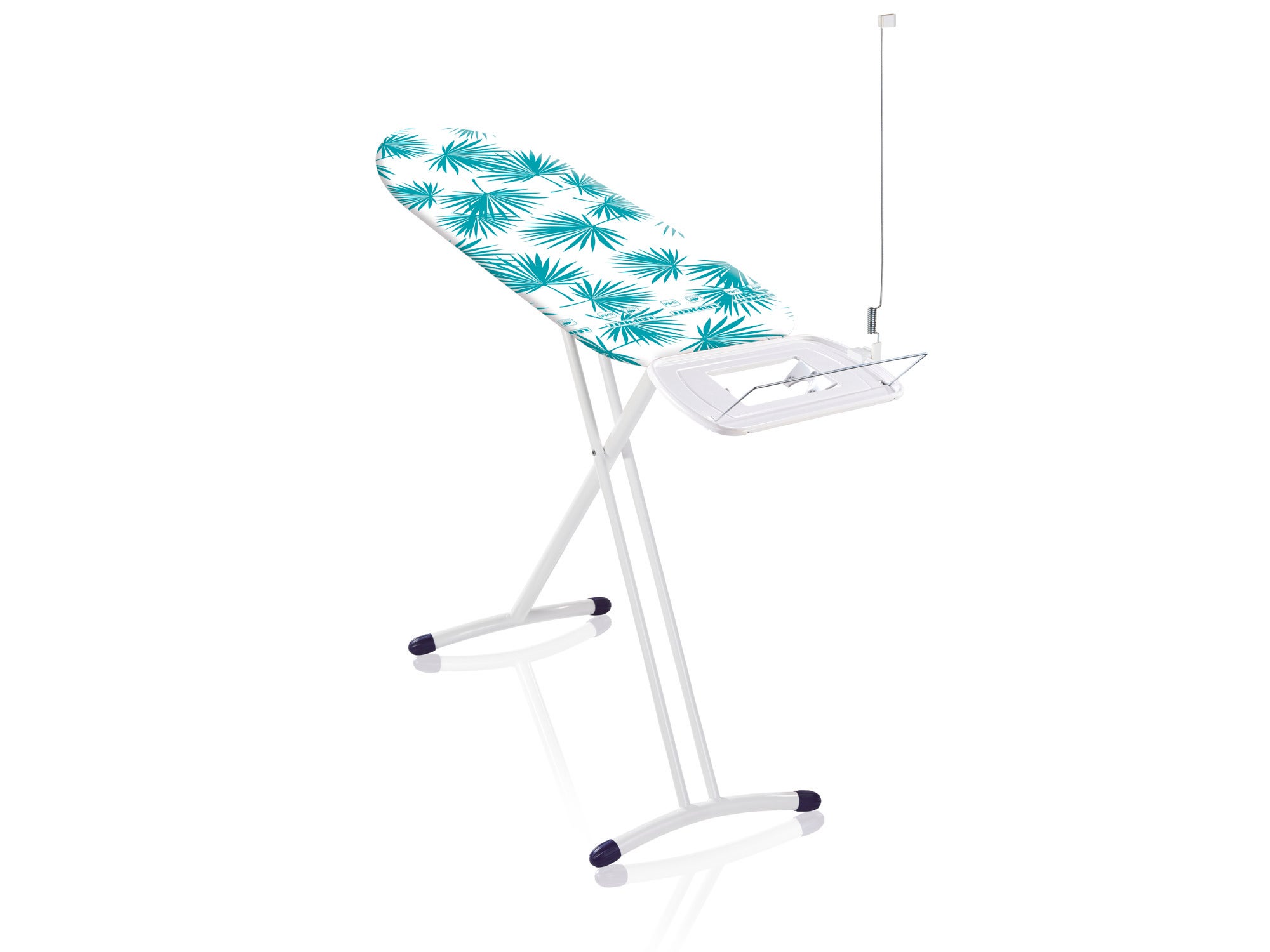 Bügeltisch AirBoard Express Solid M mit Palmblatt-Design. Der Tisch hat ein stabiles, weißes Gestell und eine Halterung für das Bügeleisen. Ideal für effizientes Bügeln.
