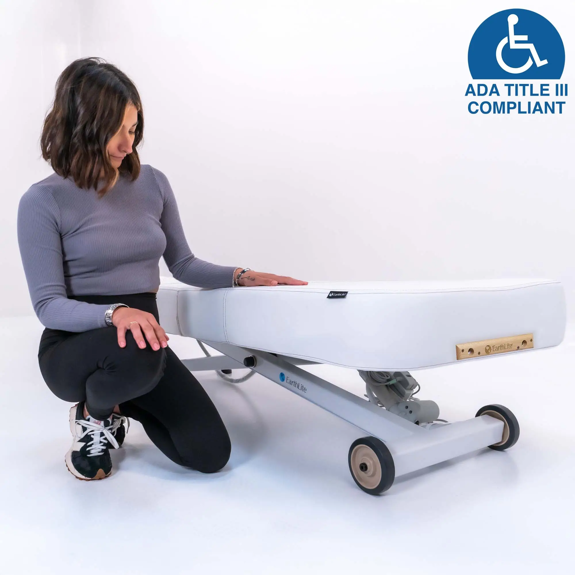 Ellora LX Massageliege mit sehr niedrigen Einstieg - nur 46 cm - ideal für alle Kundengruppen