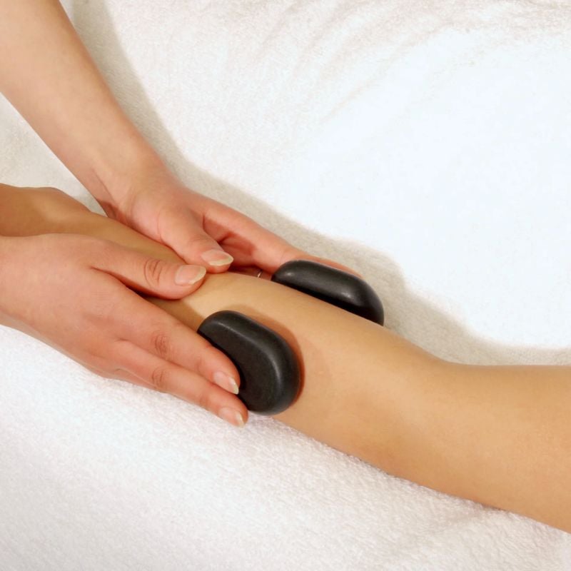 Hot Stone Set - 28 Massagesteine mit BambusBox