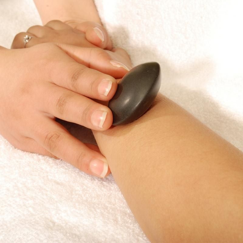 Malteser-stone-pack-Anwenungsbsp2 Malteser Hot Stone 10er Packung | Massagesteine