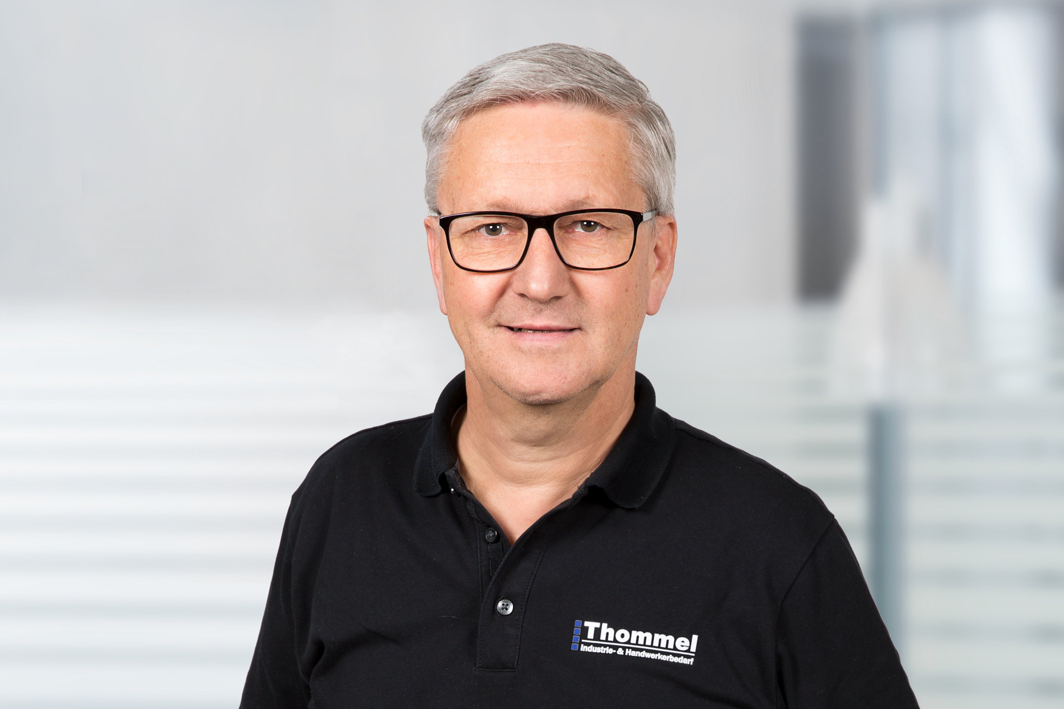 Mensch, Brille, Polohemd, Schwarz, Logo