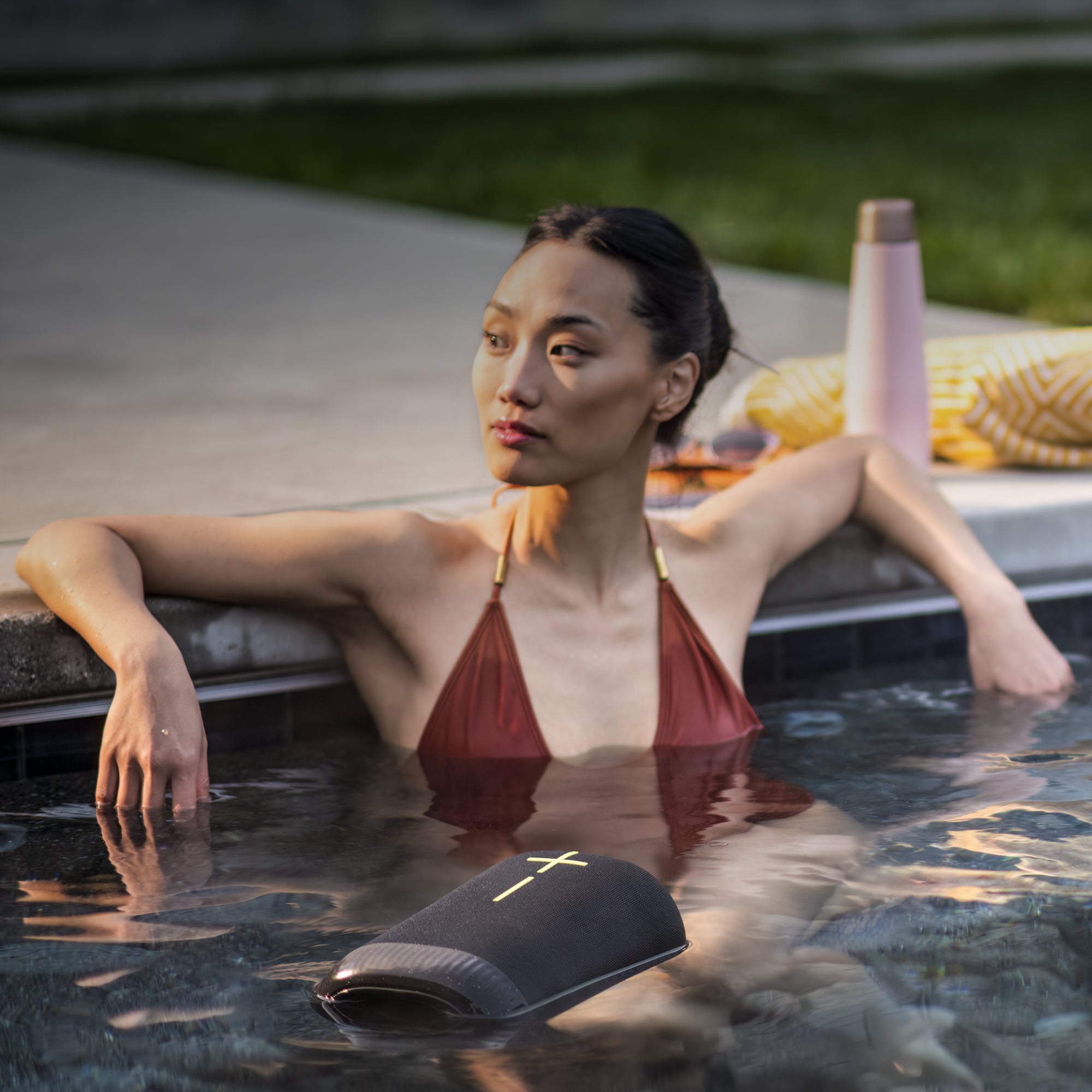 Ultimate Ears Epicboom 4 bluetooth speaker wit