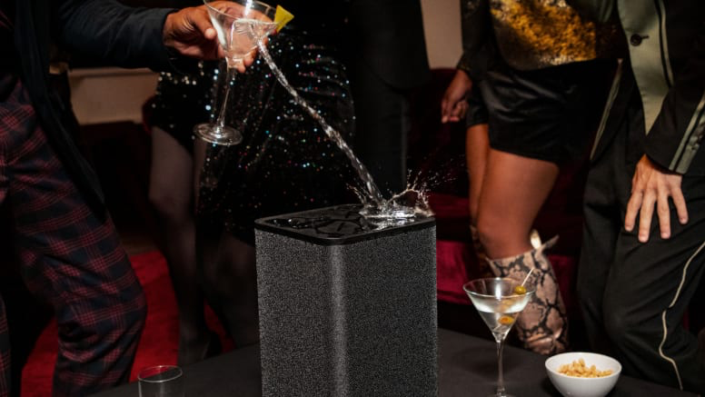 Ultimate Ears Hyperboom bluetooth speaker zwart