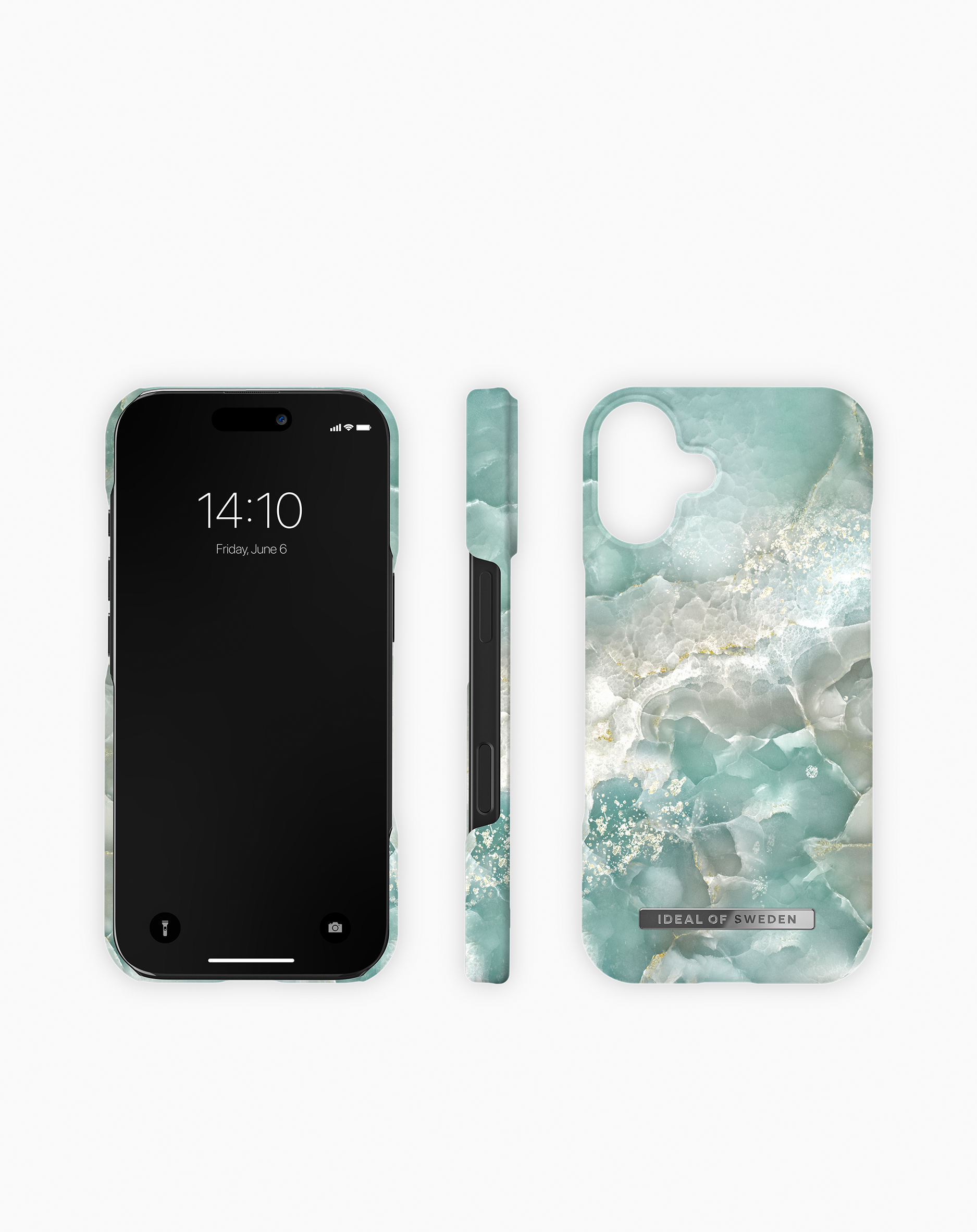 iDeal of Sweden iPhone 16 Fashion back case met magnetische ring azura marble