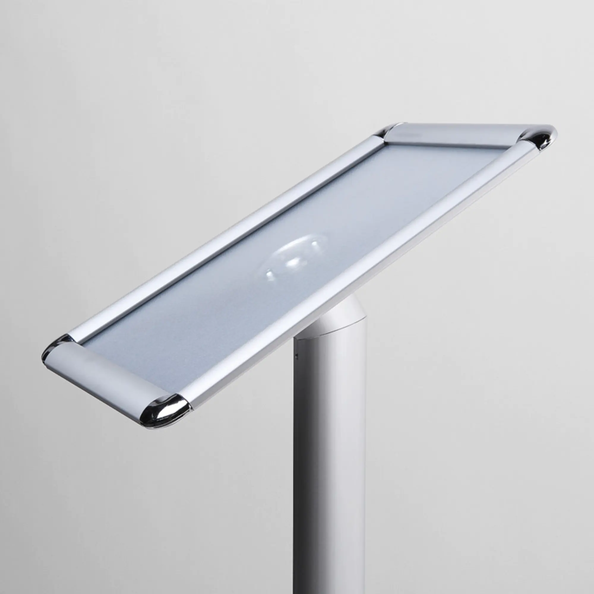 Showdown Menüständer Design A3 25mm Gehrung si aus der Kategorie Infotafeln