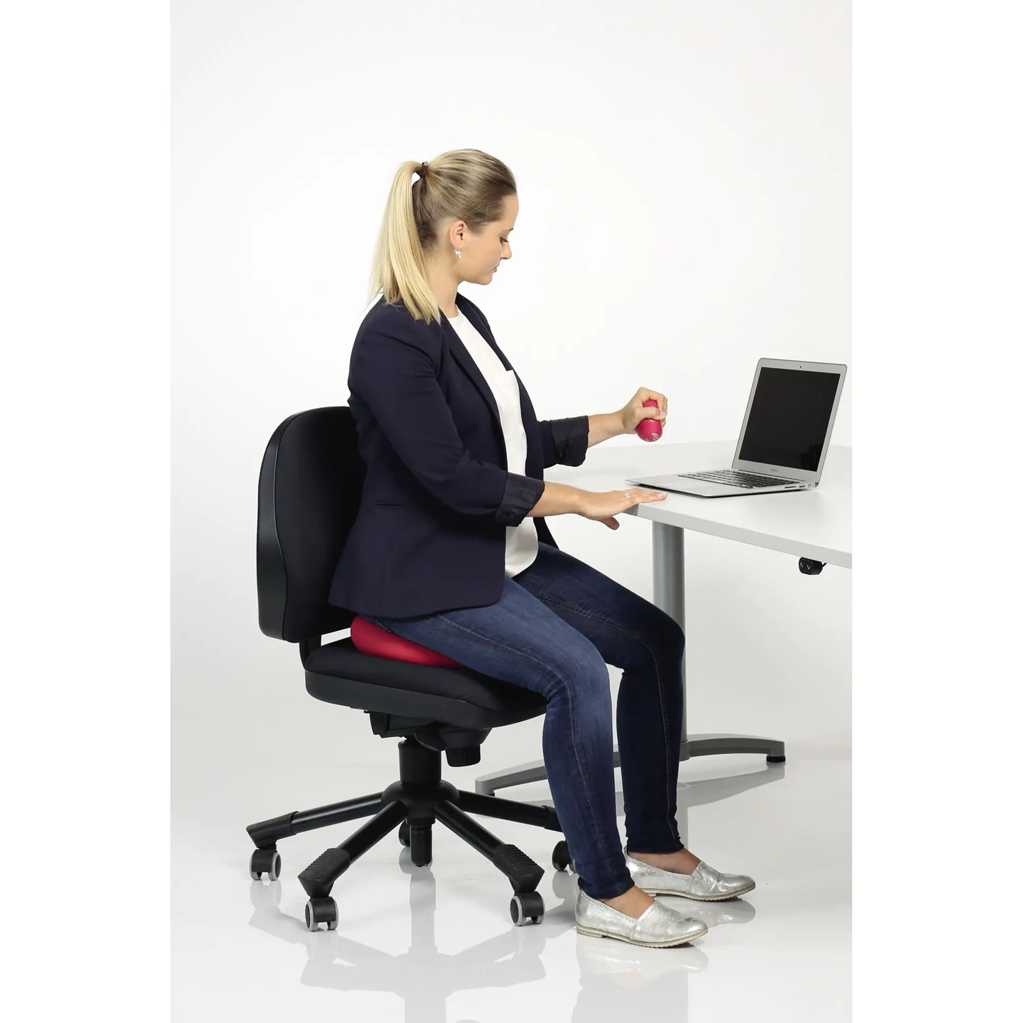 Togu Ball ANTI-STRESS 6,5cm rot aus der Kategorie Wellness & Fitness