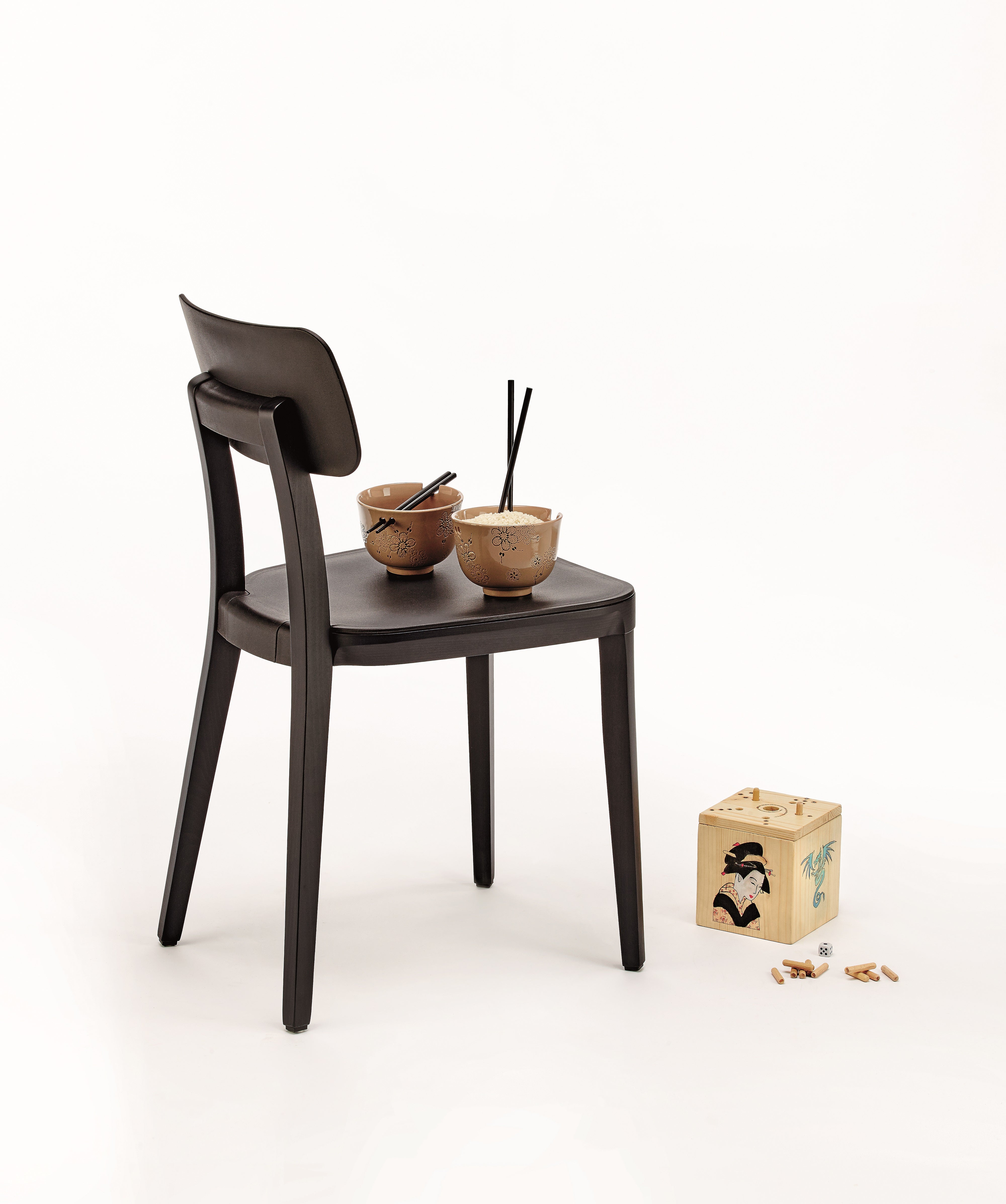 moderner Stuhl für die Mensa im Materialmix, Gestell Buche Massivholz