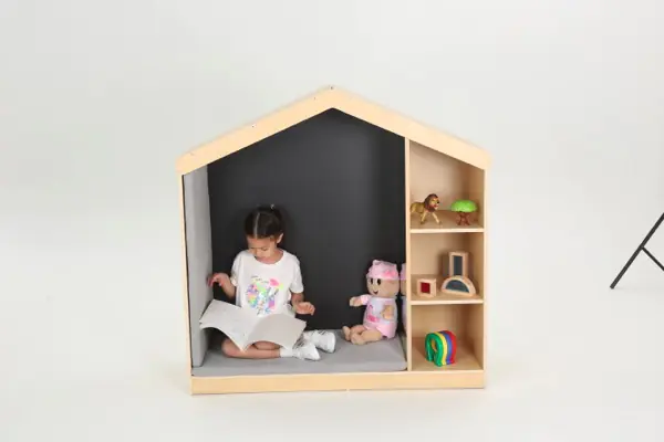 Wisdom Owlaf | Spiel- und Kuschelhaus | 121 x 47 x 120 cm | Holz aus der Kategorie Bausteine & Spiellandschaften