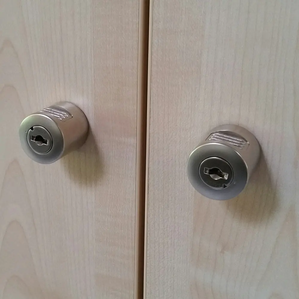 Wellentüren-Unterschrank, 99 cm hoch, 105x50 cm (B/T), Tür rechts aquagrün, aus der Kategorie Schrank-Unterteile Dreh-Tür