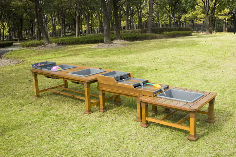 Outdoor Sand und Wassertisch, Set aus zwei Tischen aus der Kategorie Tische