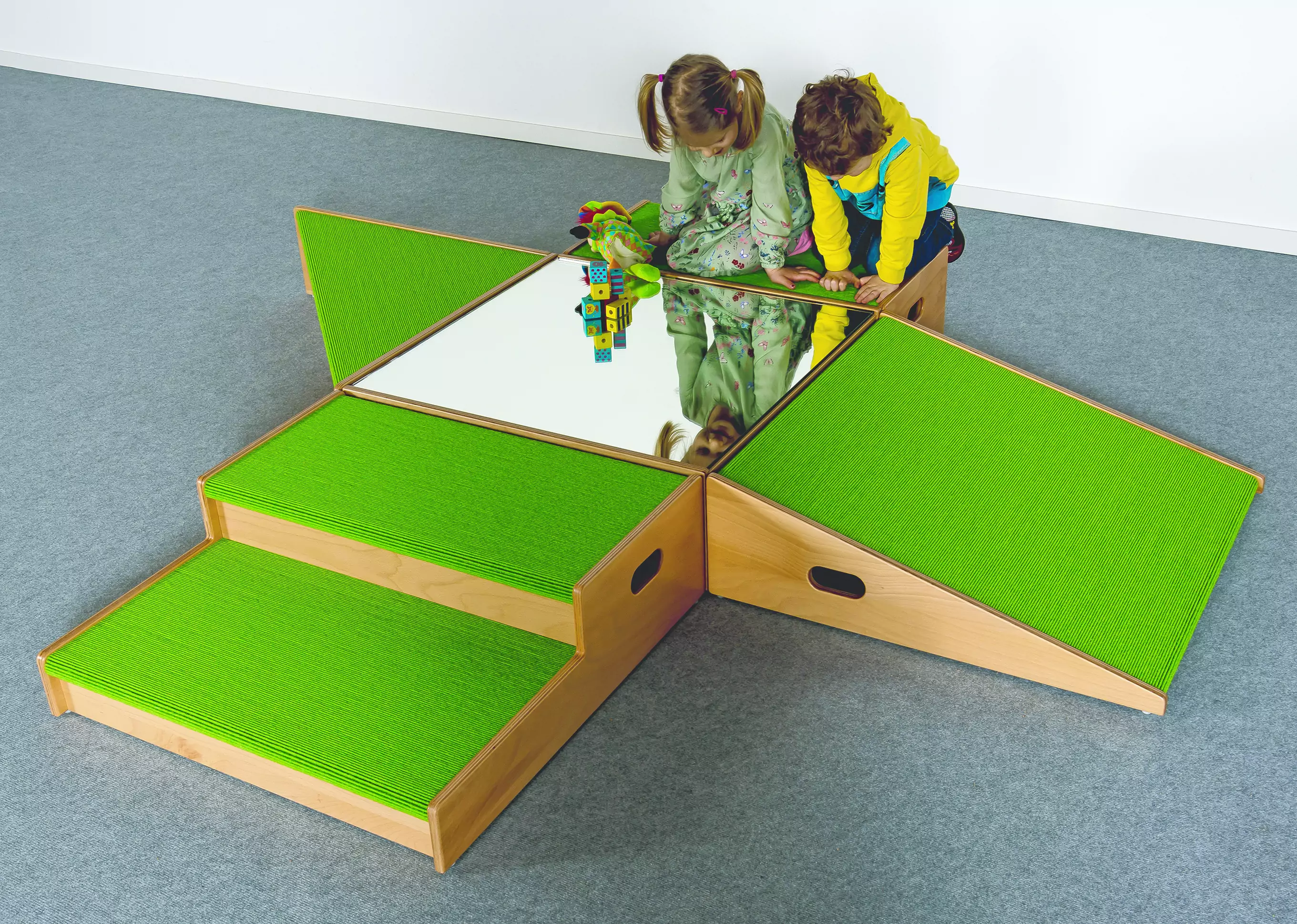 Podestlandschaften: Spielpodestlandschaft aus der Kategorie Podeste & Bühnen